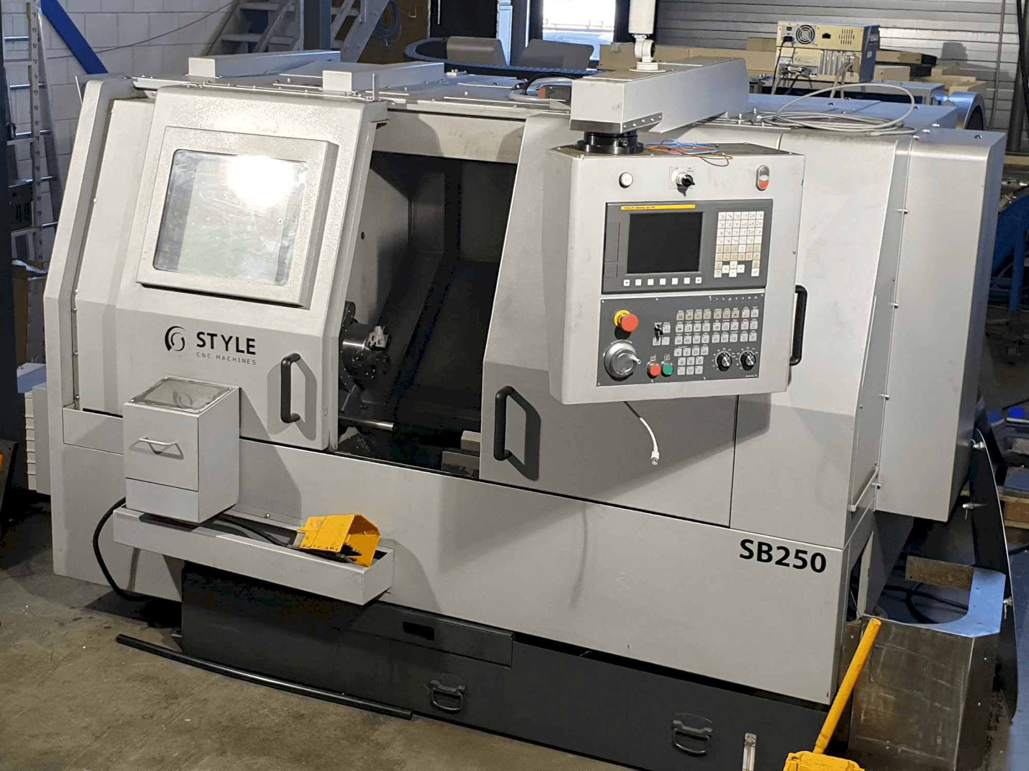 Čelní pohled na STYLE SB250 stroj