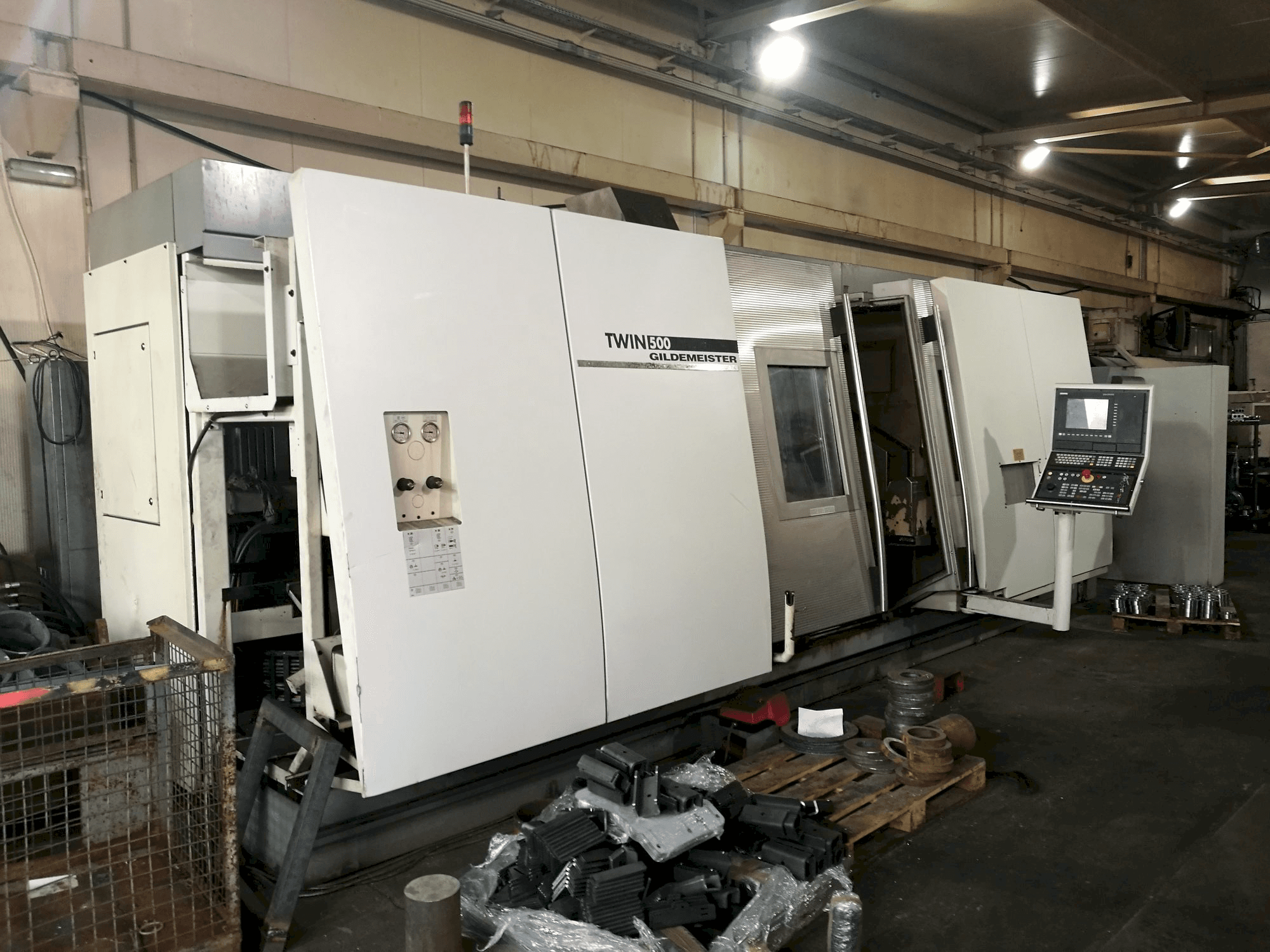 Čelní pohled na Gildemeister TWIN 500 stroj