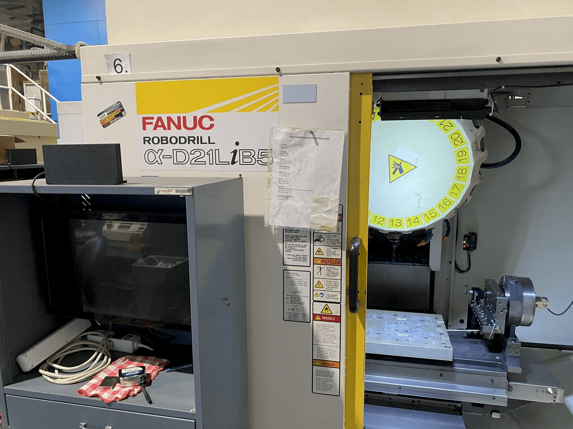 Čelní pohled na FANUC Robodrill Alpha D21LiA5 stroj