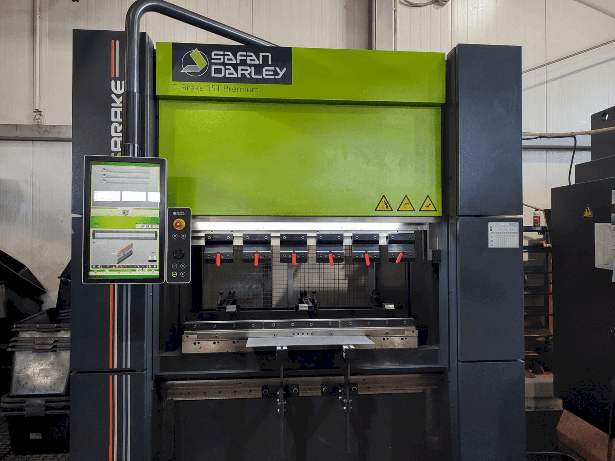 Čelní pohled na Safan E-Brake Premium 35-1250 stroj