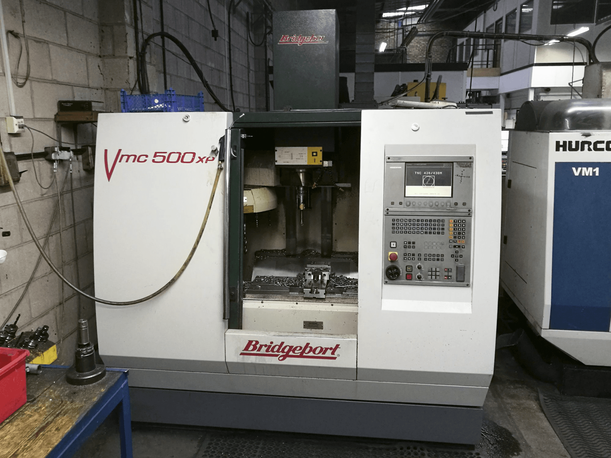 Pravý pohled na Bridgeport VMC 500 XP stroj