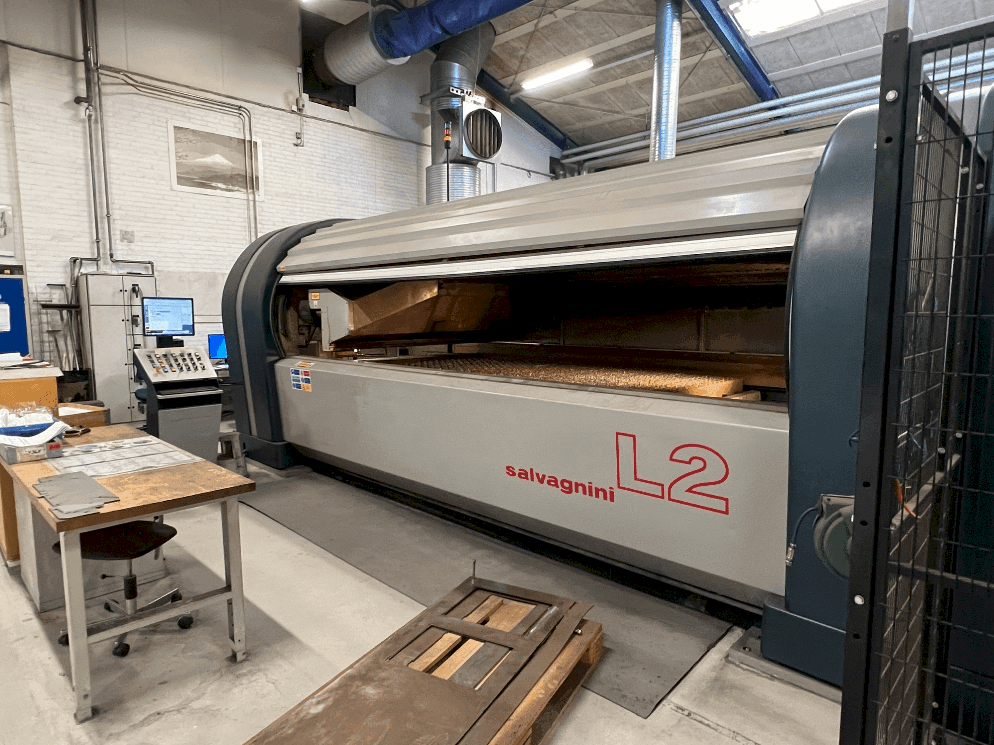 Čelní pohled na Salvagnini L2 Lightning stroj