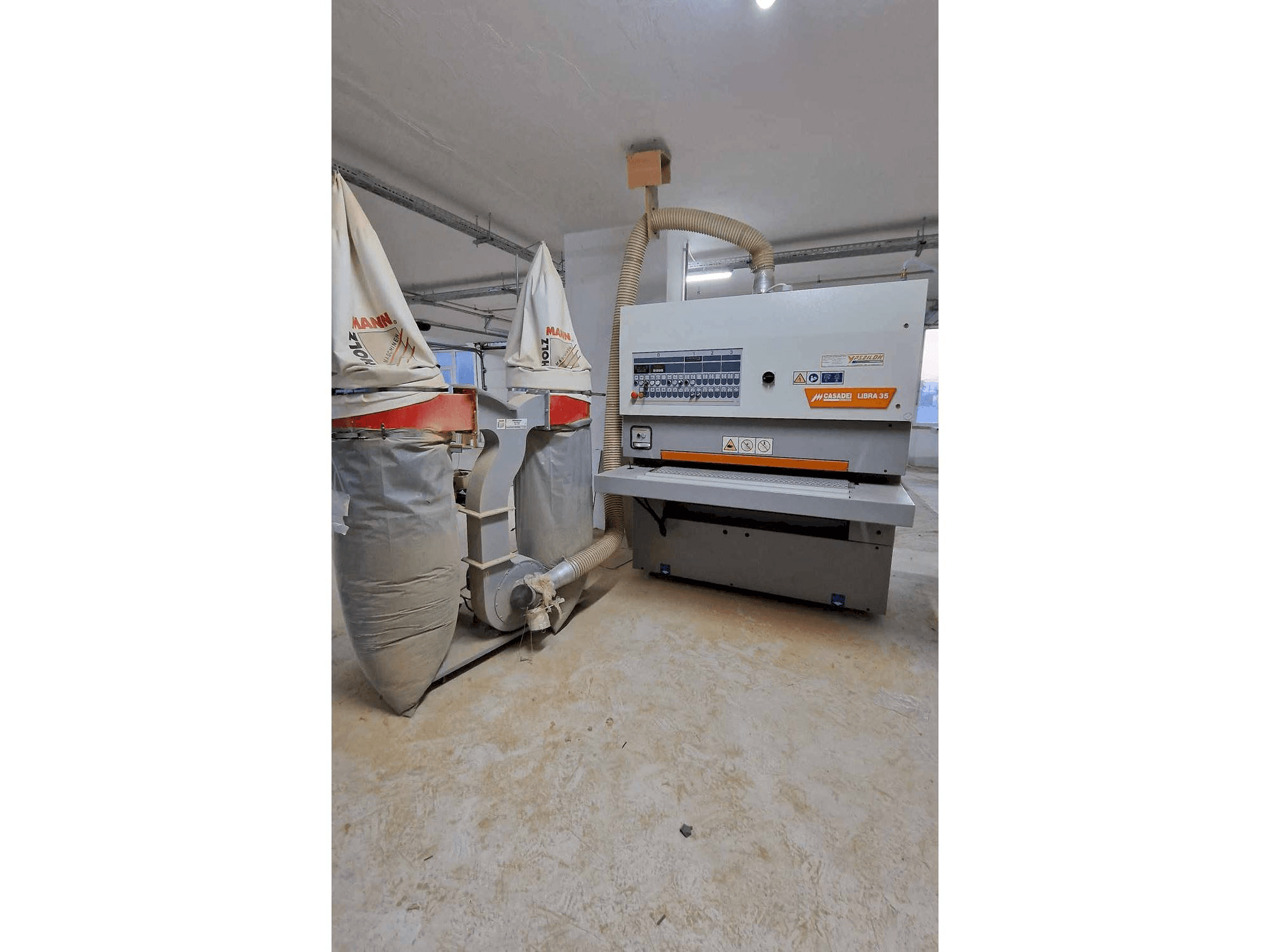 Čelní pohled na CASADEI LIBRA 35 stroj