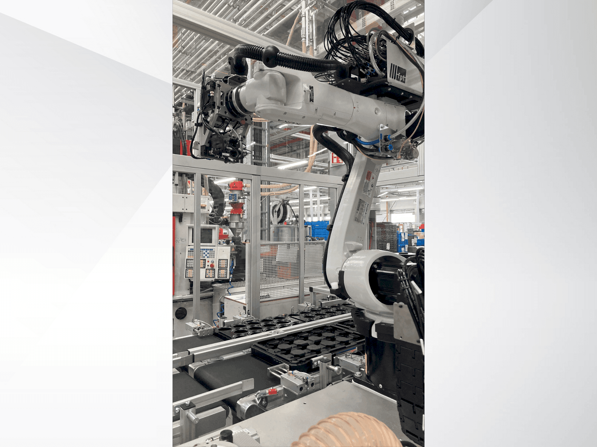 Čelní pohled na KUKA KR 10 R1440-2 stroj