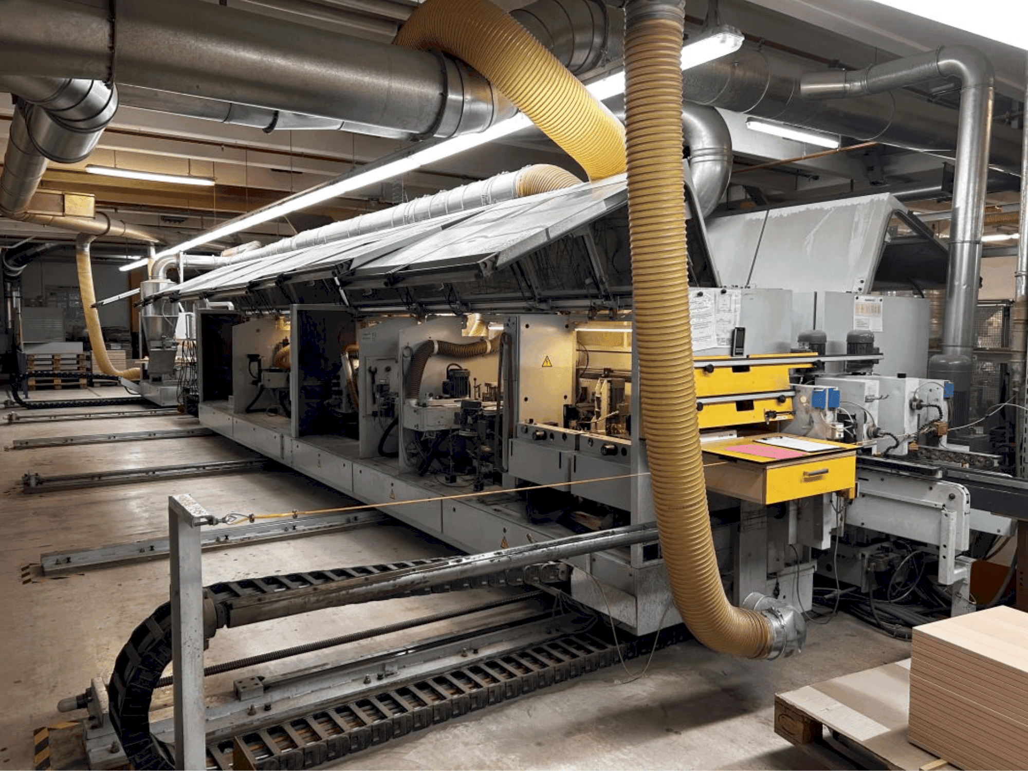 Čelní pohled na HOMAG PROFI KFL20/29/QA/25 stroj