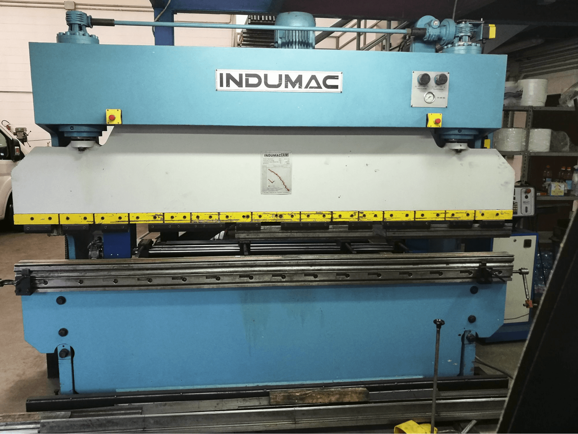 Čelní pohled na INDUMAC CAIMI POB80 stroj