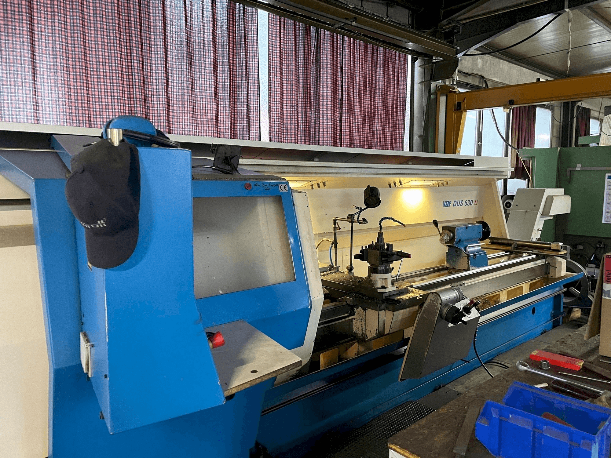 Čelní pohled na VDF BOEHRINGER stroj