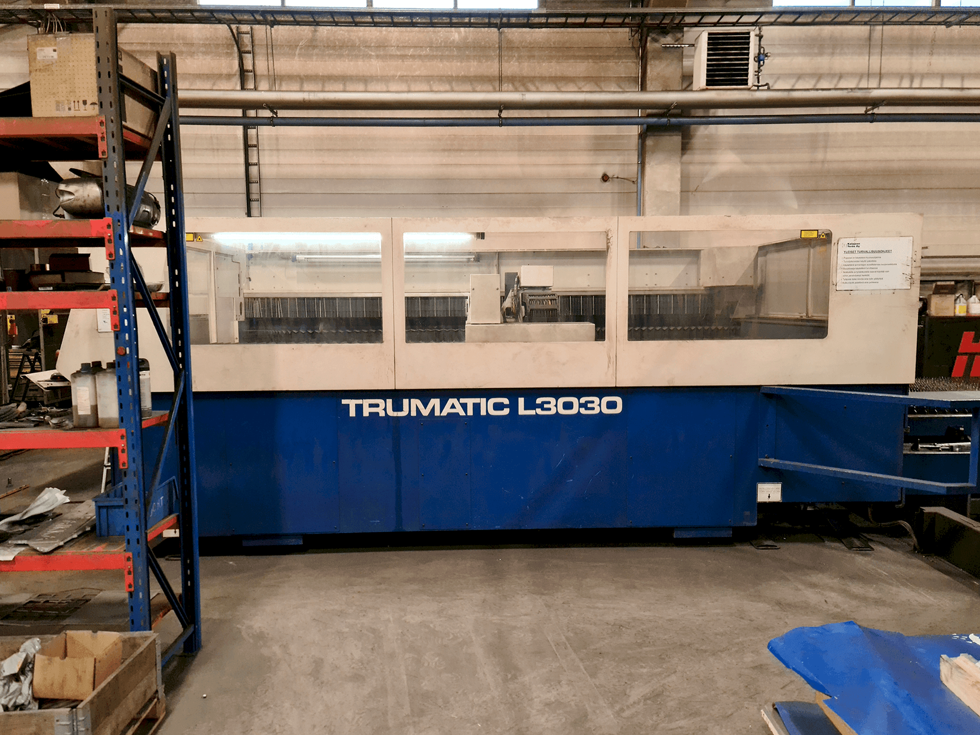 Čelní pohled na Trumpf Trumatic L3030 4kW stroj