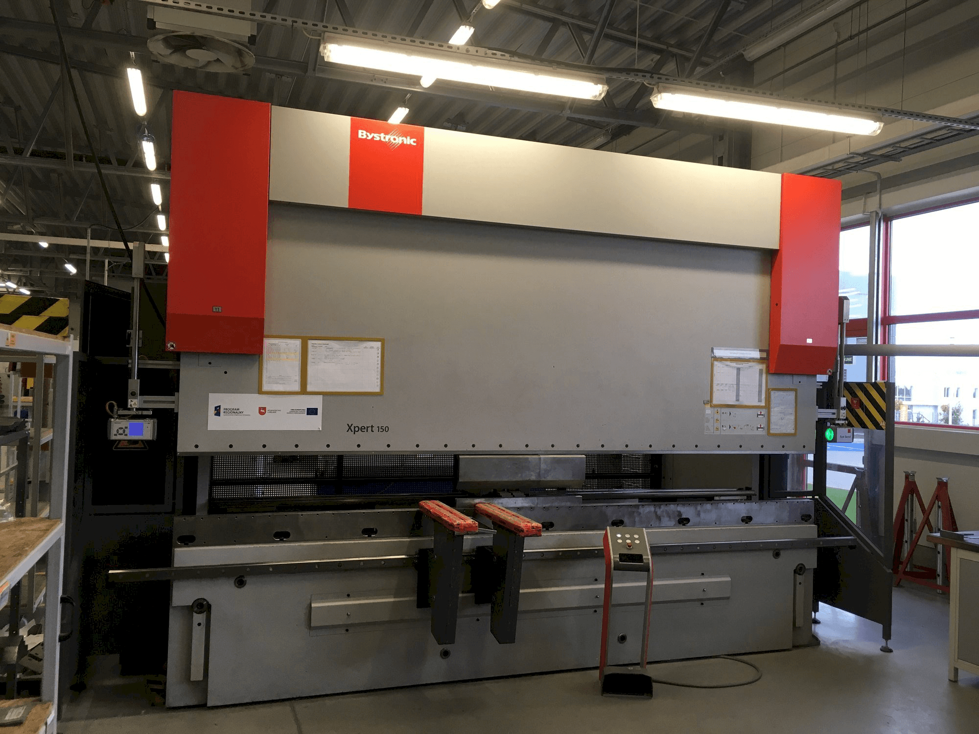 Čelní pohled na Bystronic Xpert 150/4100 stroj