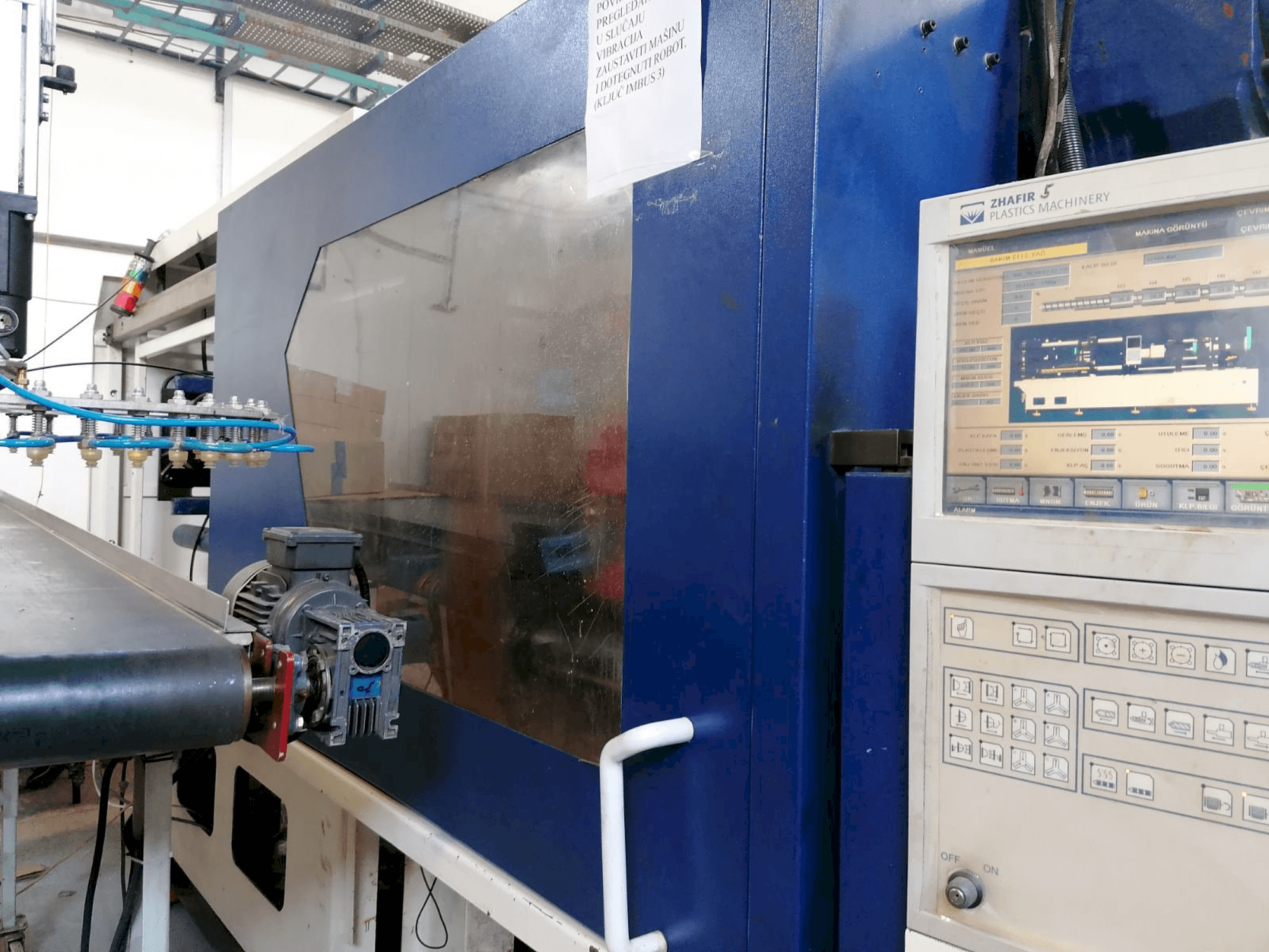 Čelní pohled na HAITIAN Zhafir 410 stroj