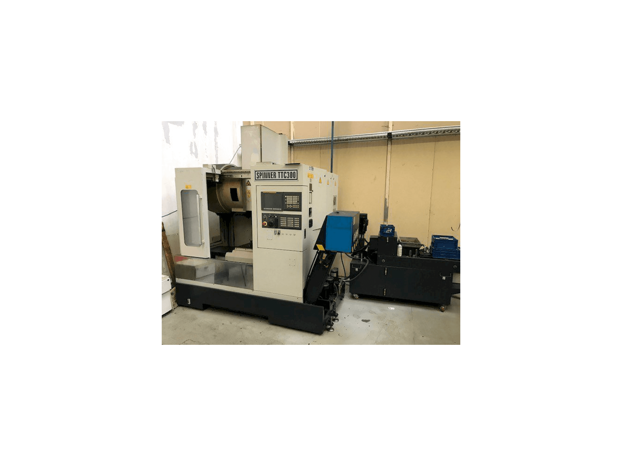 Čelní pohled na SPINNER TTC300 52 SMMCY stroj