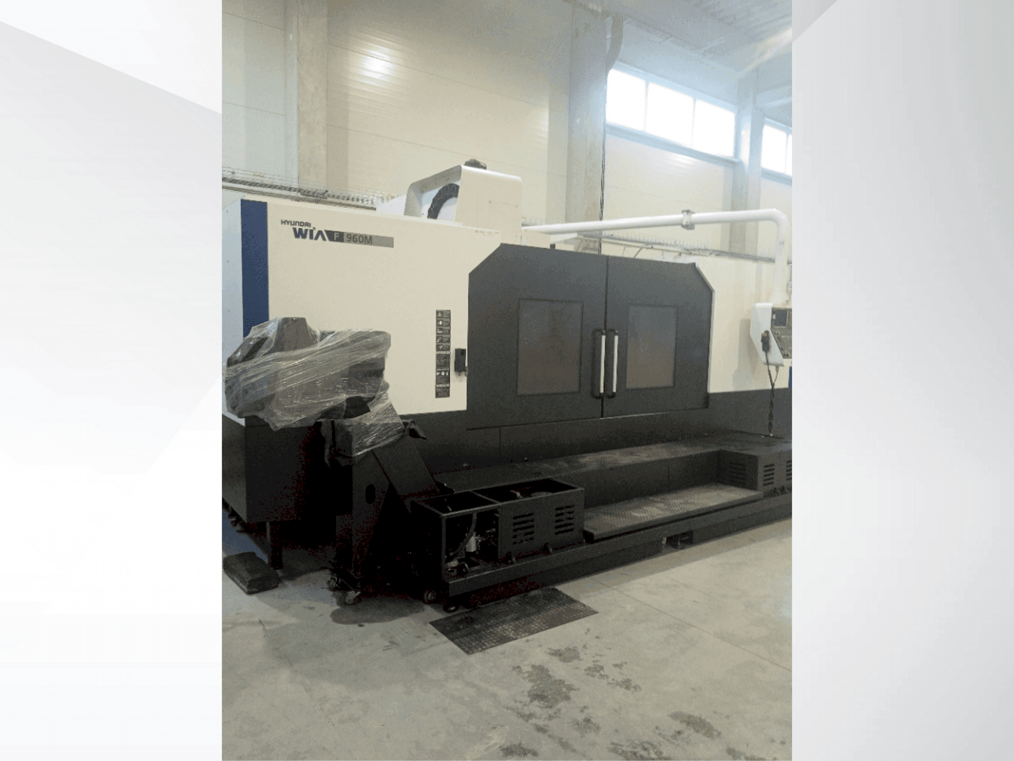 Čelní pohled na Hyundai Wia F 960M stroj