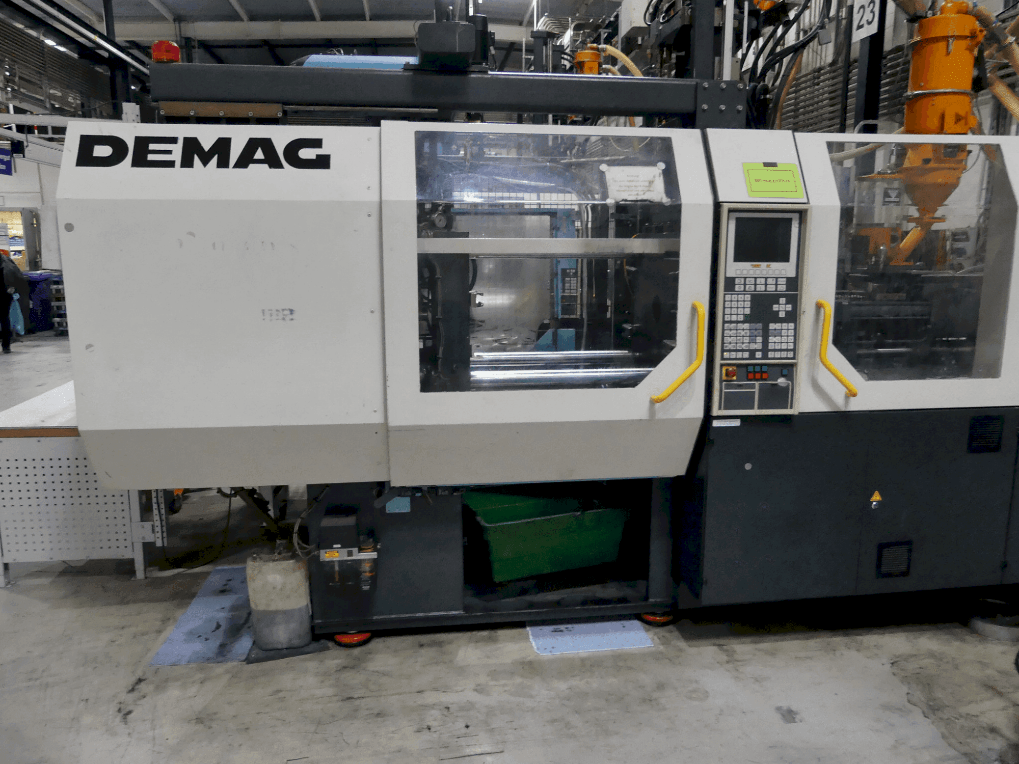 Čelní pohled na DEMAG D125-320h/120v stroj