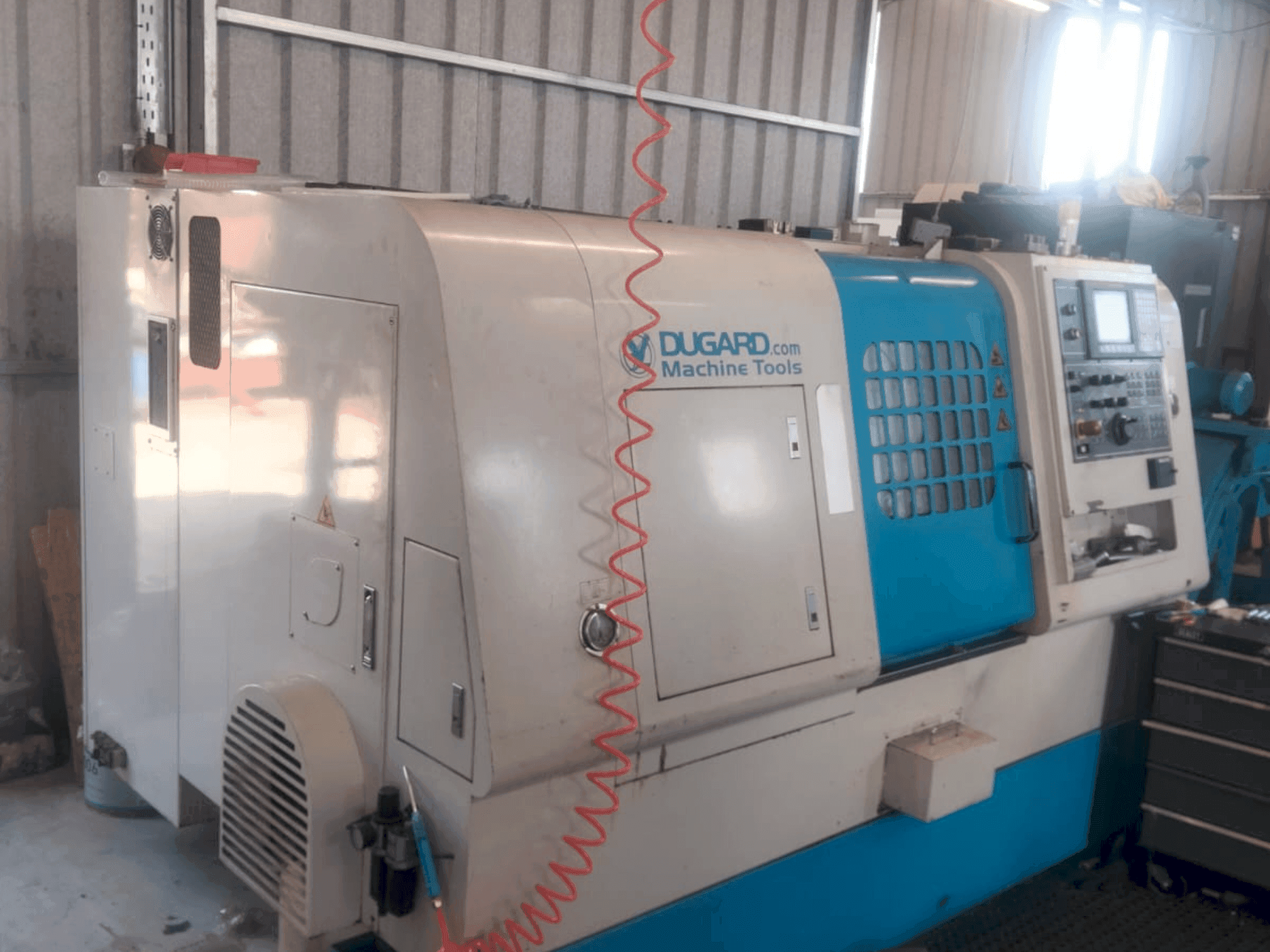 Čelní pohled na Dugard Eagle 200 stroj