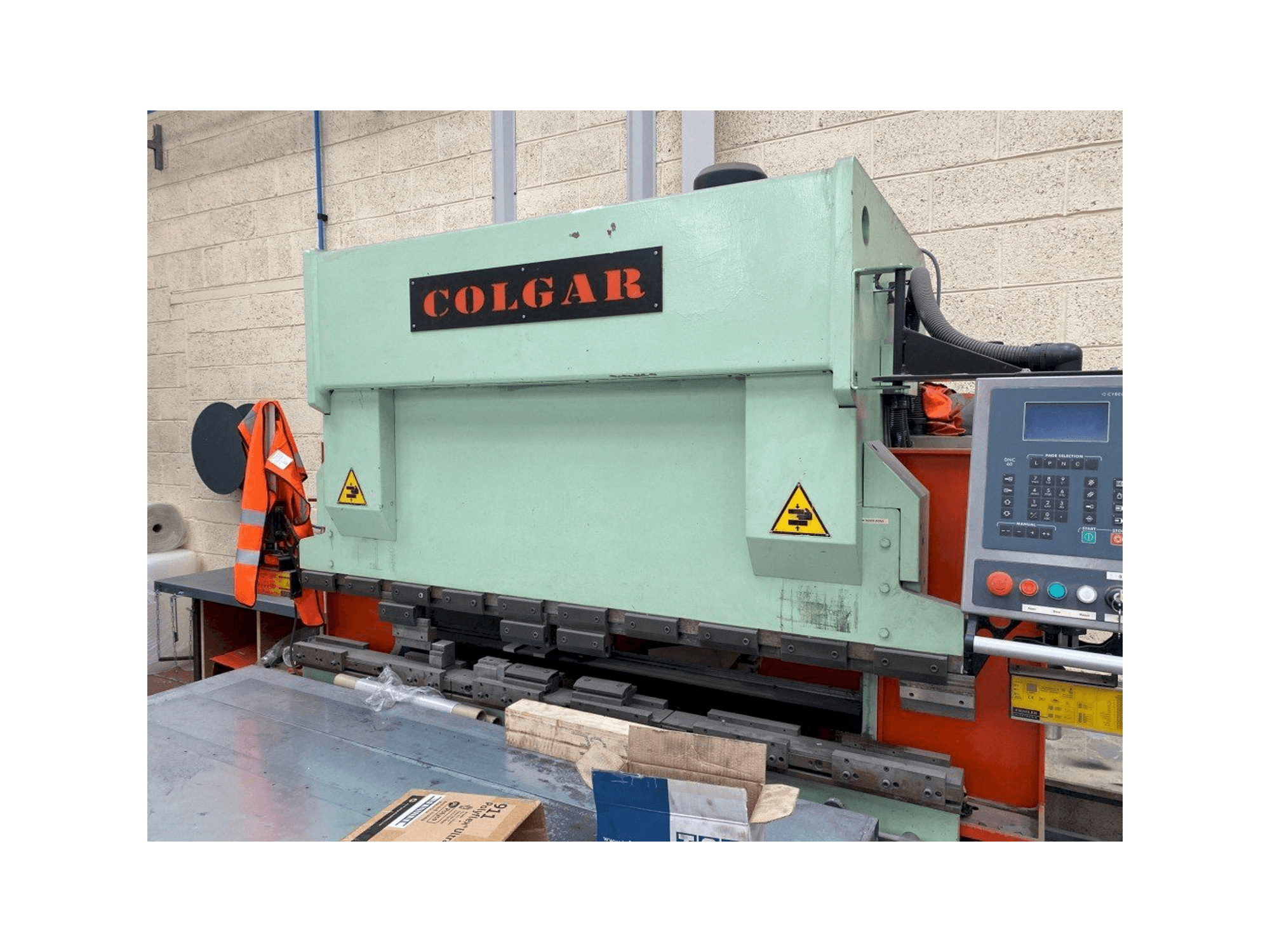 Čelní pohled na Colgar PI 316/21 stroj