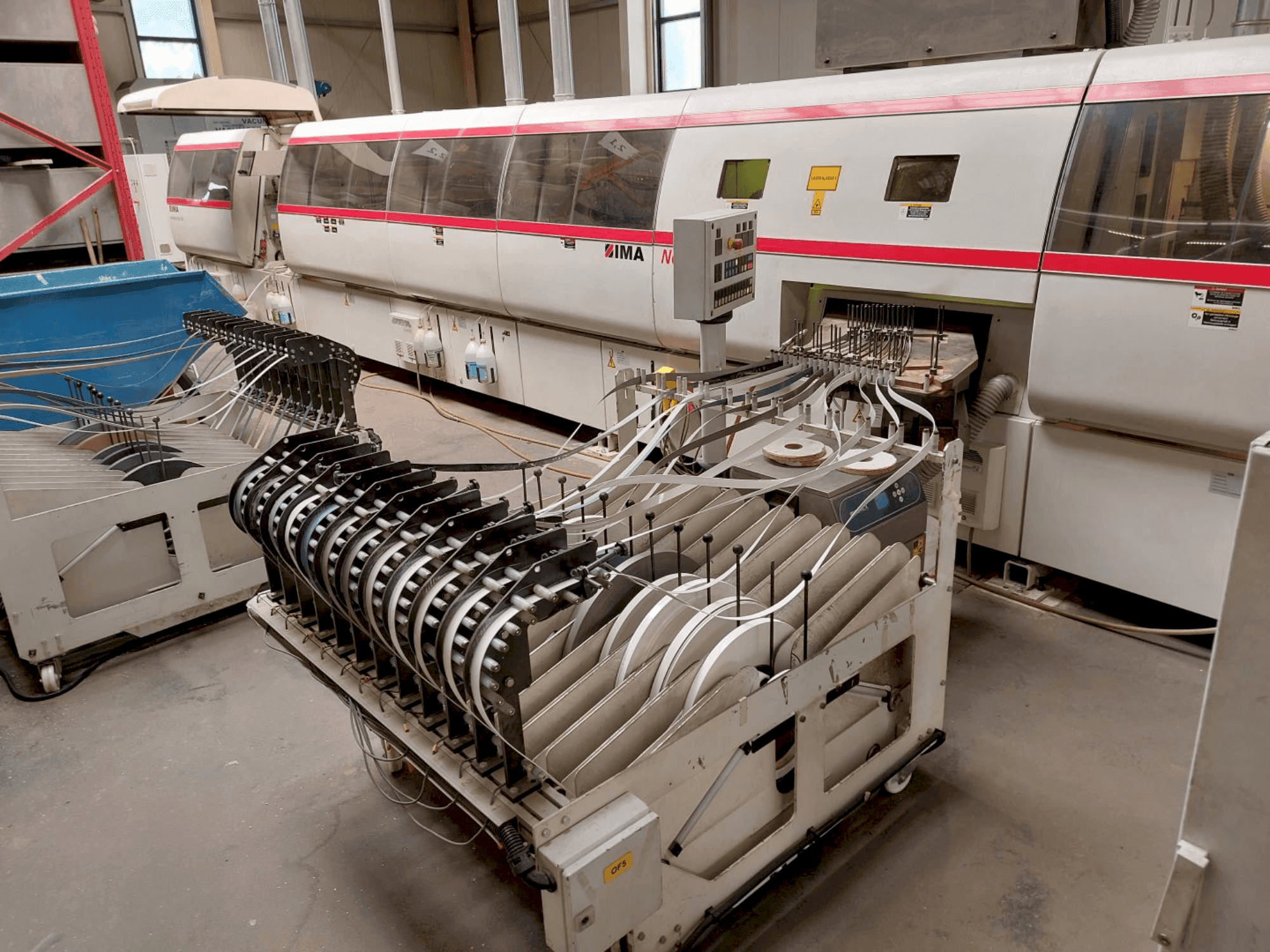 Čelní pohled na IMA Novimat Systems/I/G80/1000 stroj