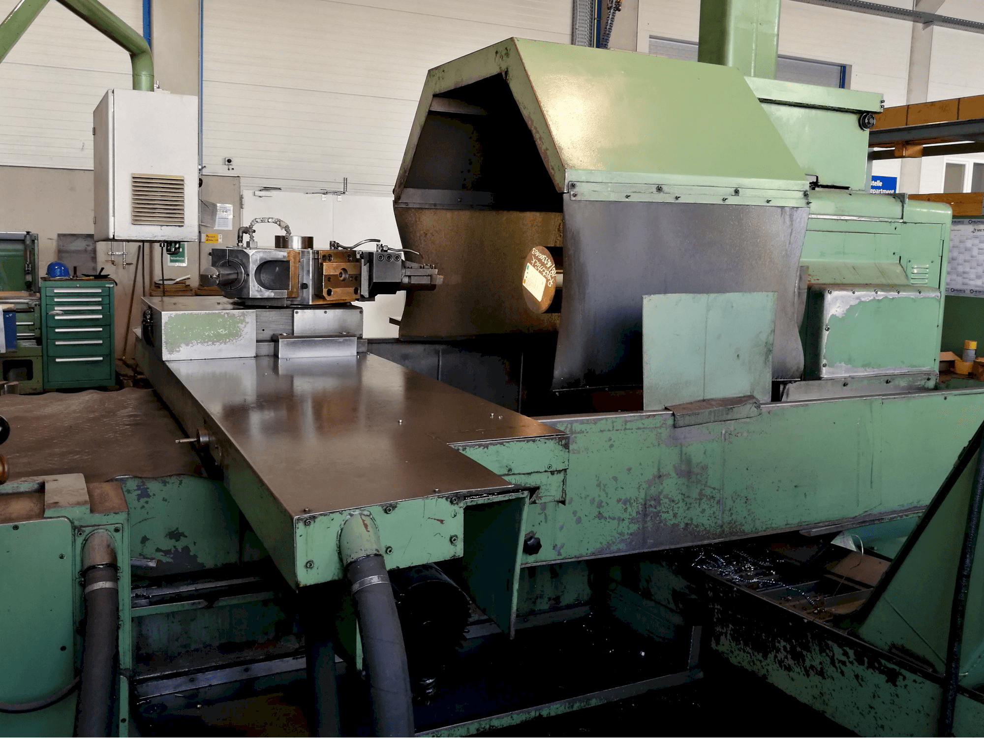 Pravý boční pohled na HEID DF NCC 1000 stroj