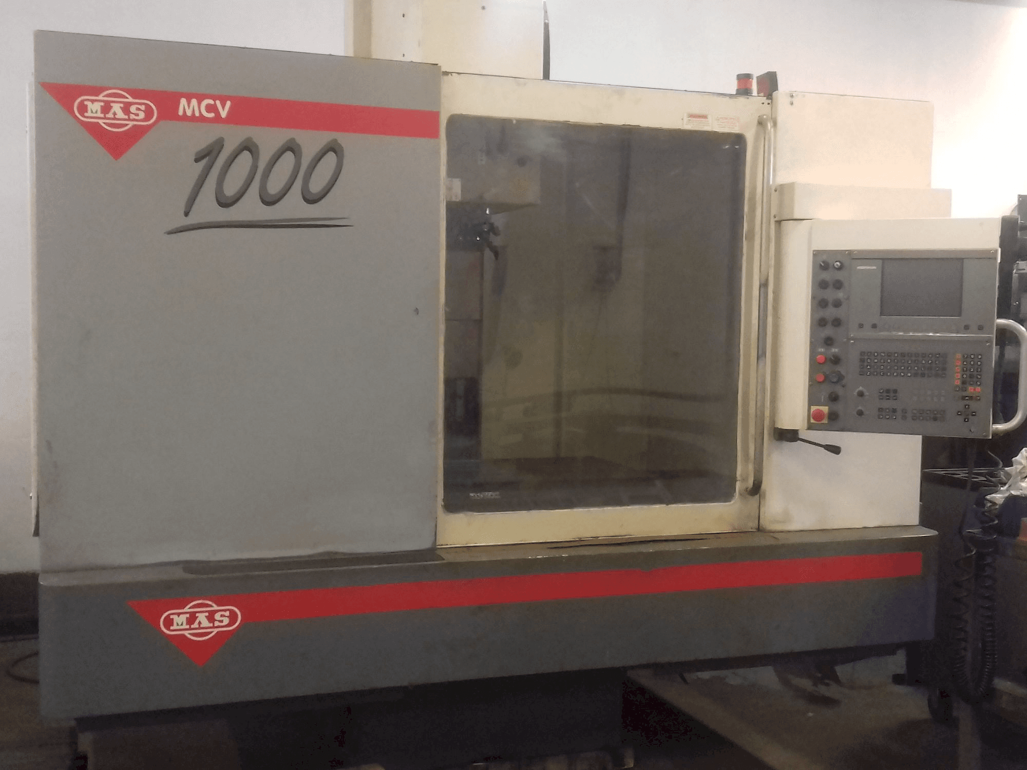 Čelní pohled na KOVOSVIT MAS MCV 1000 CNC stroj
