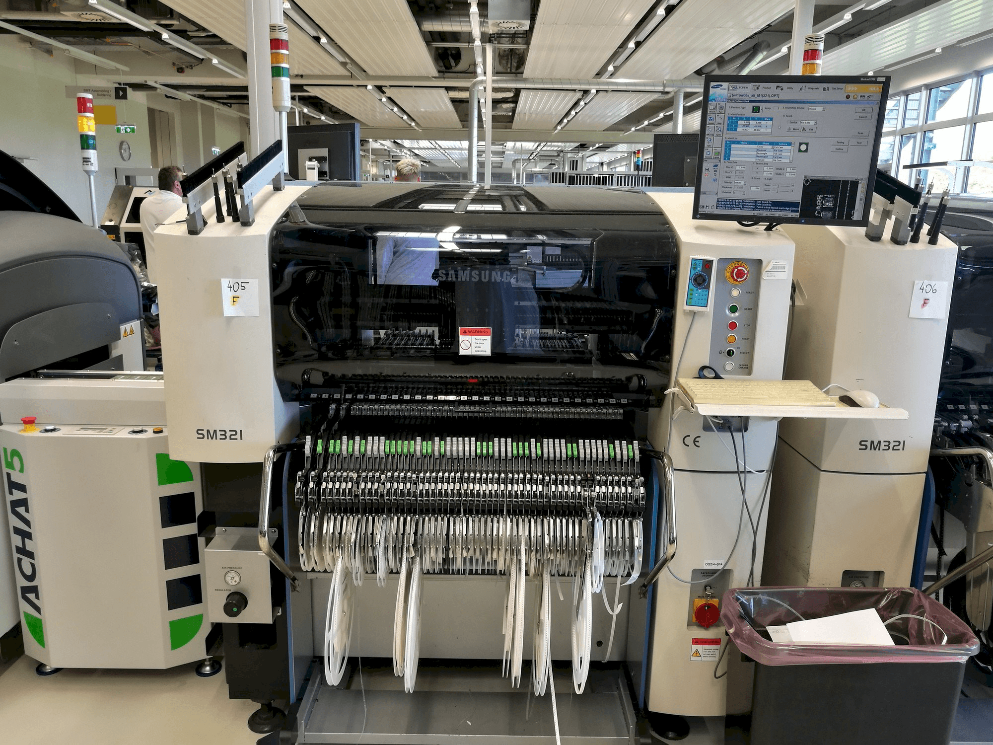 Čelní pohled na Samsung SM 321 stroj