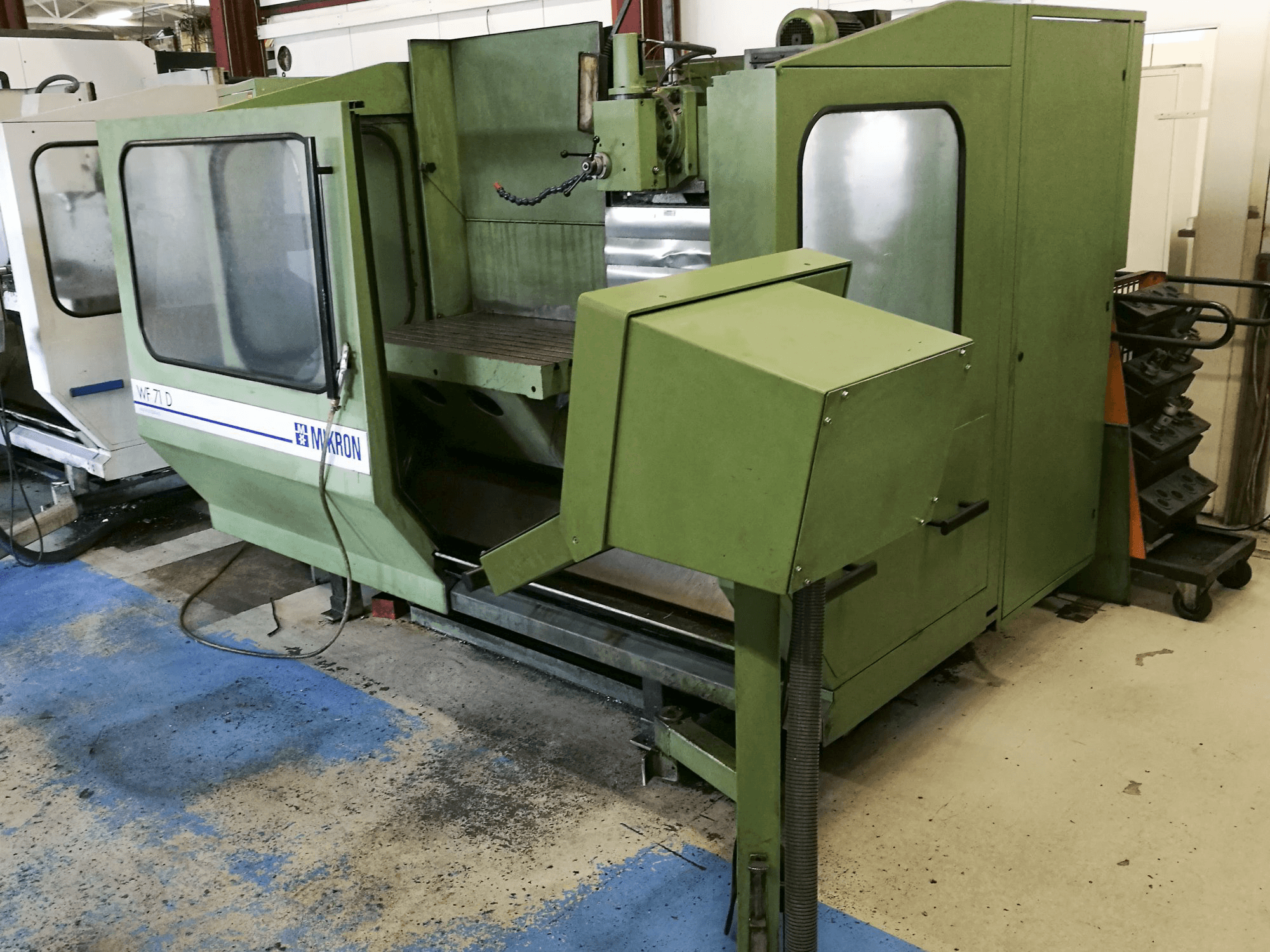 Pravý pohled na Mikron WF-71 D stroj