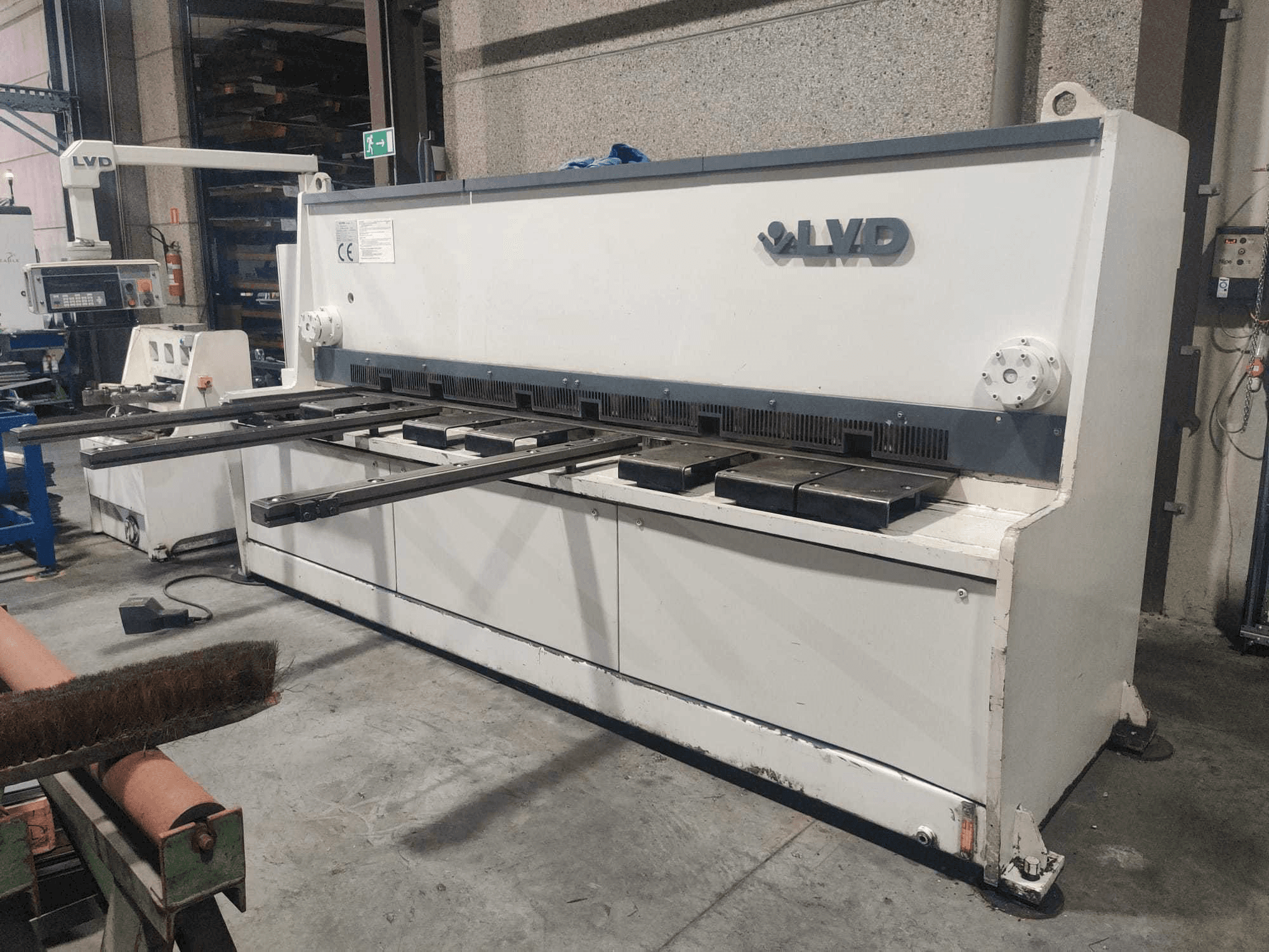 Čelní pohled na LVD HST-E 31/10 stroj