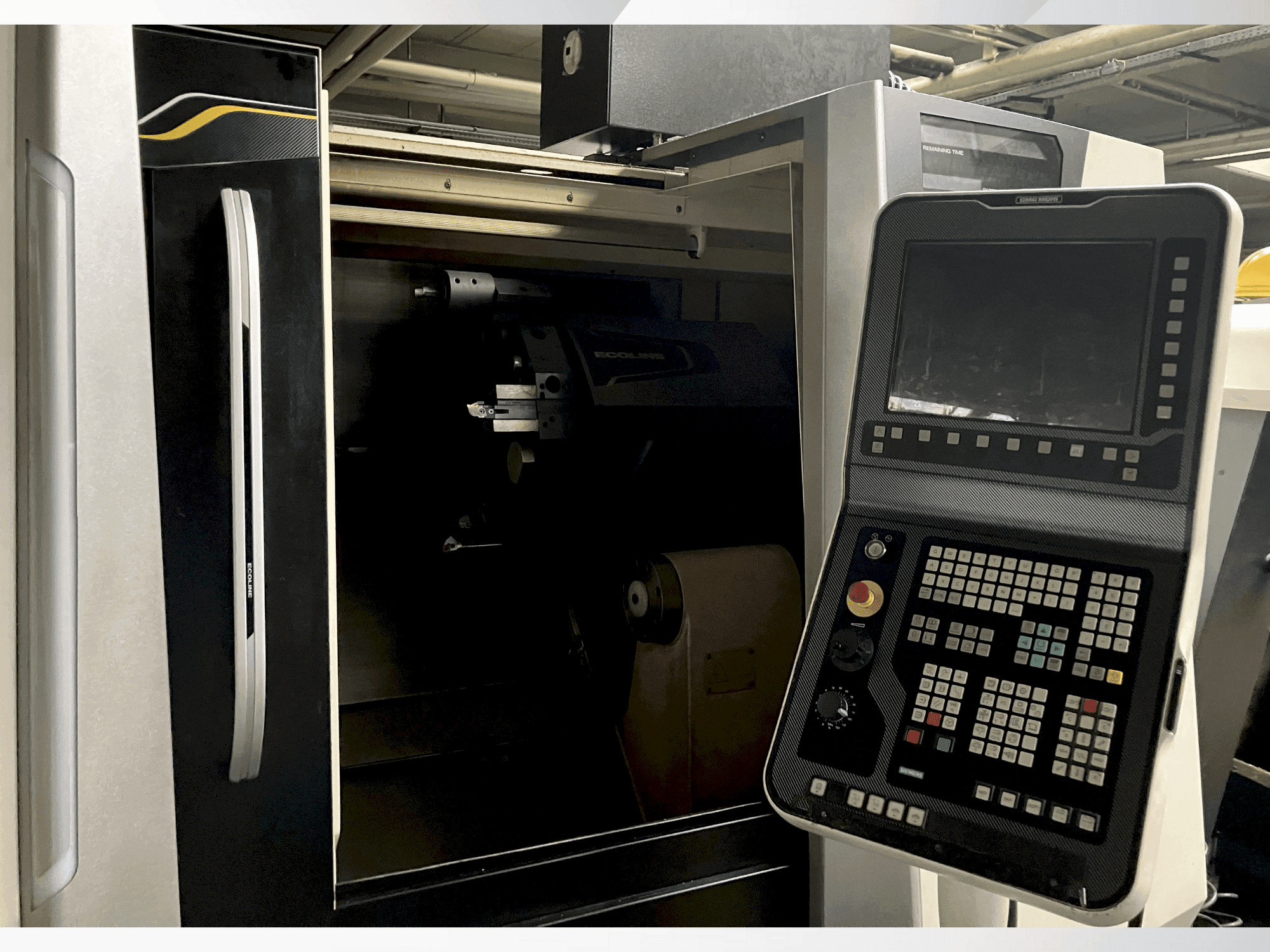 Čelní pohled na DMG MORI ecoTurn 450 V1 stroj