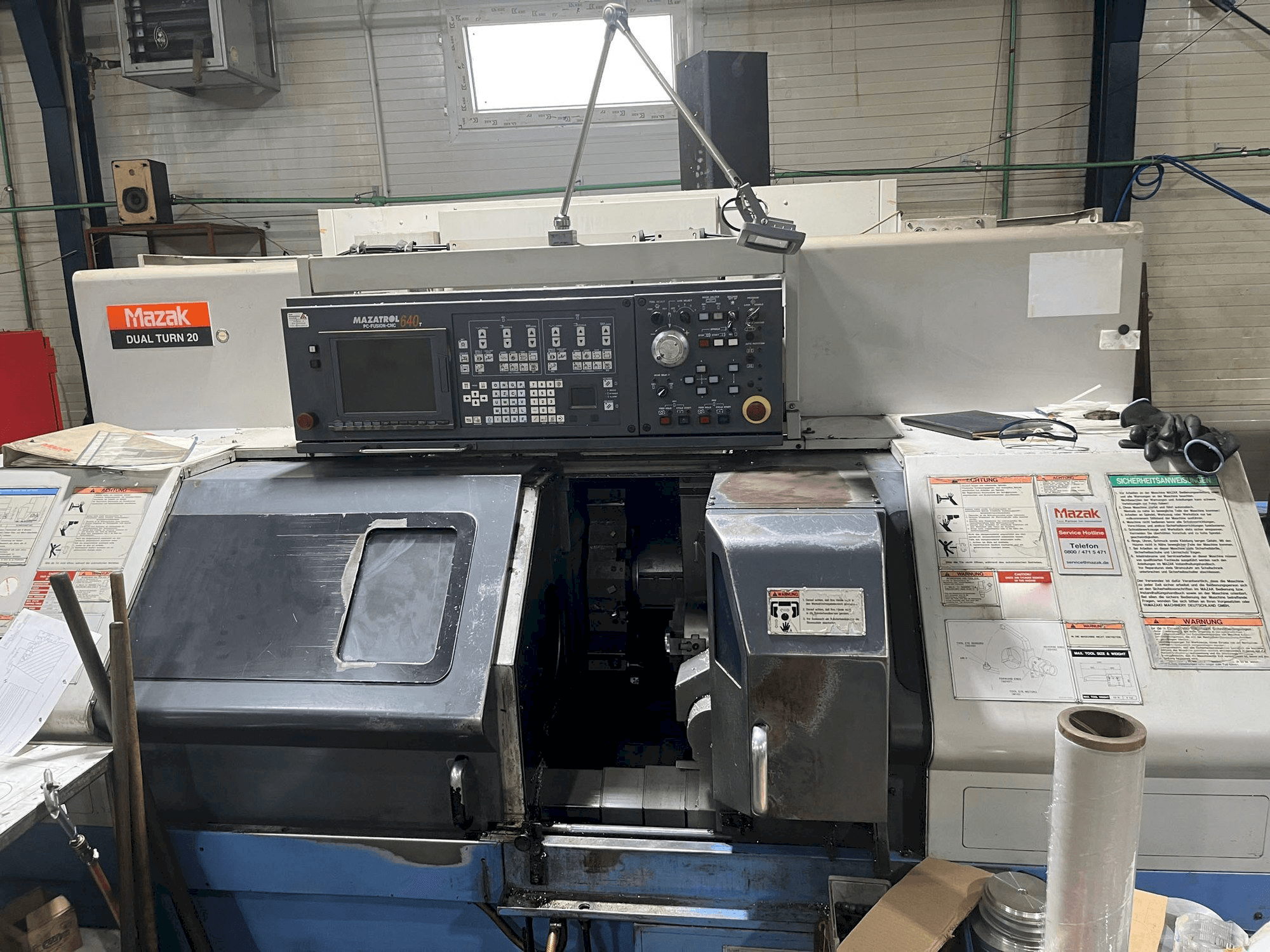 Čelní pohled na Mazak Dual Turn 20 stroj
