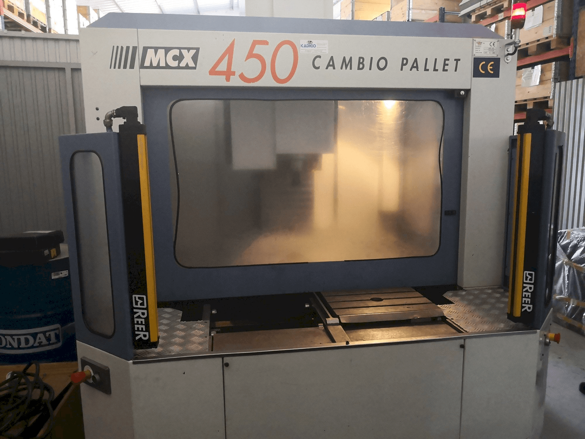 Čelní pohled na FAMUP MCX 450 stroj