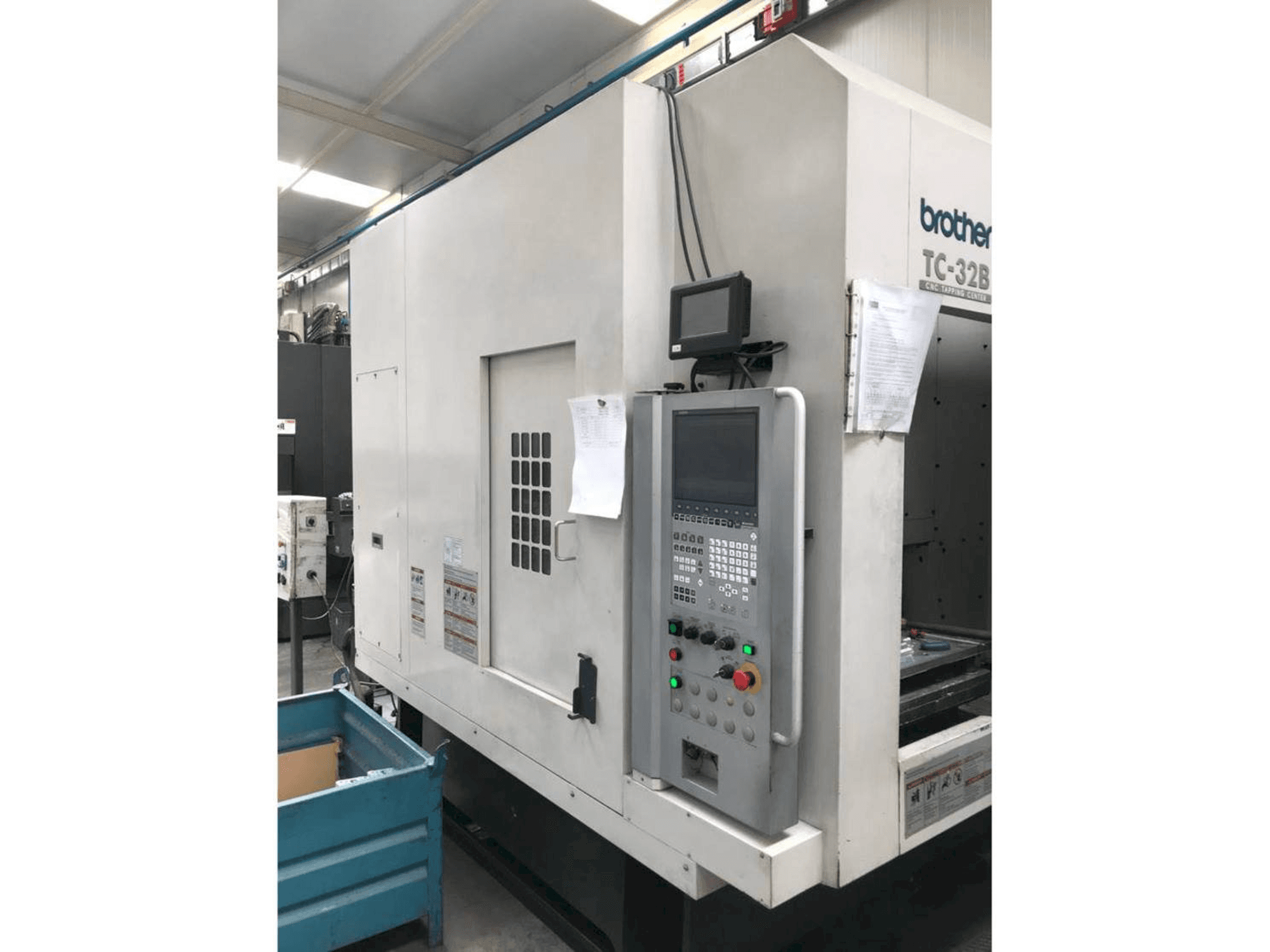 Čelní pohled na Brother TC-32BN QT stroj
