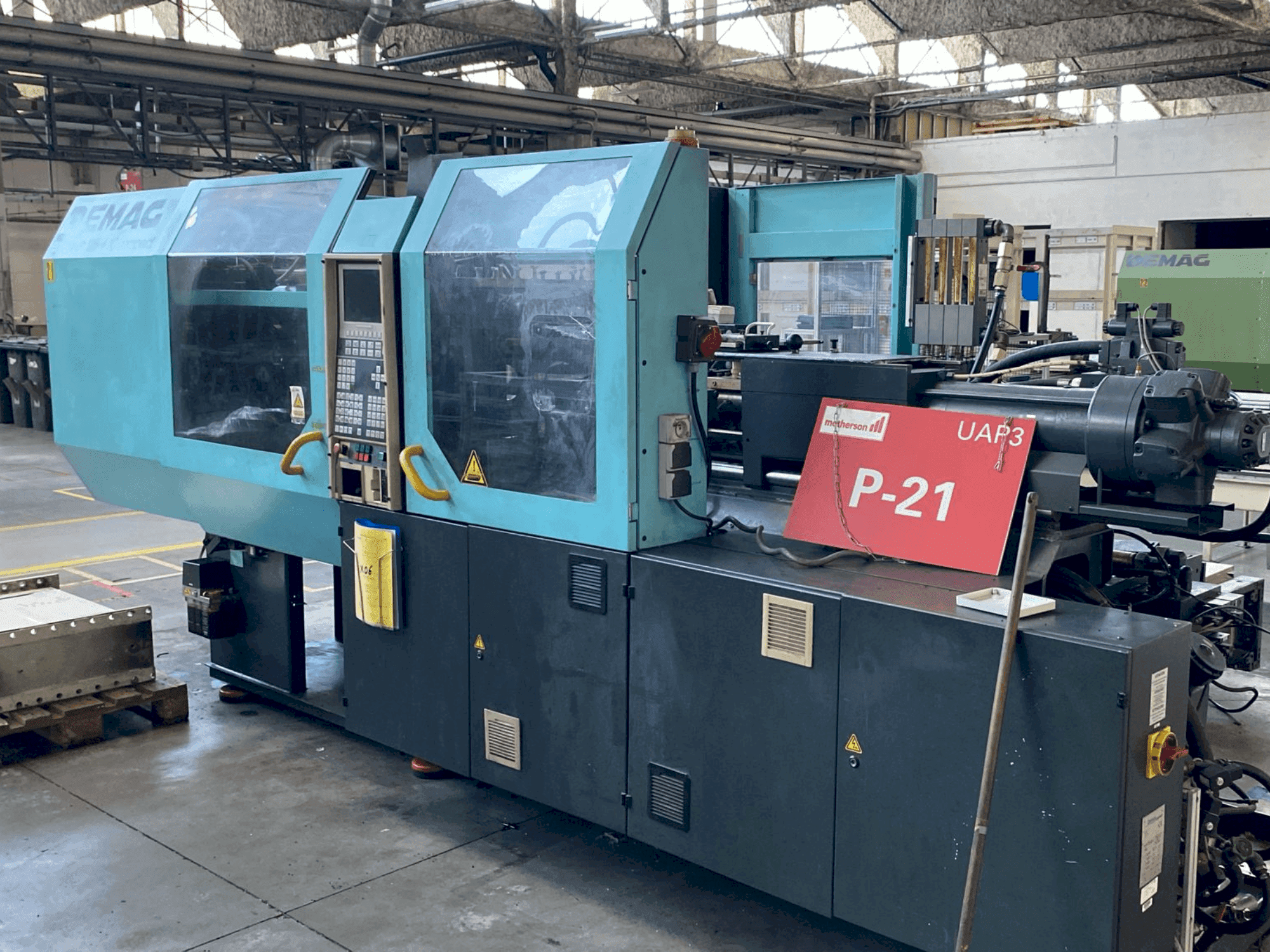 Čelní pohled na DEMAG Ergotech Compact 125-440 stroj