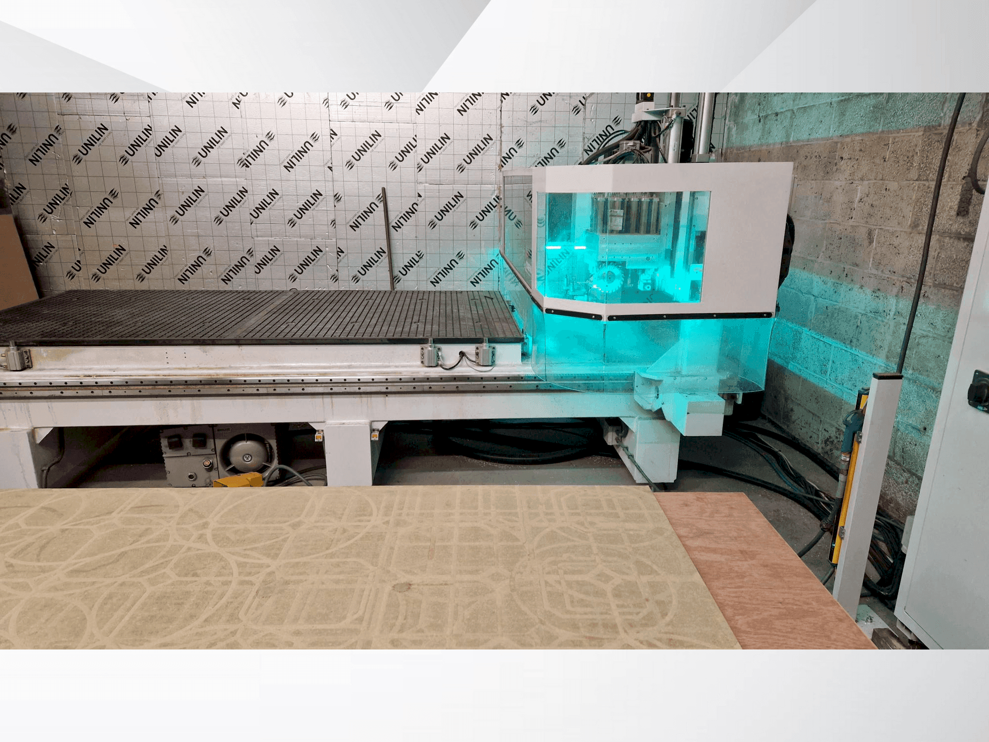 Čelní pohled na COMEVA MEX V 13/26 stroj