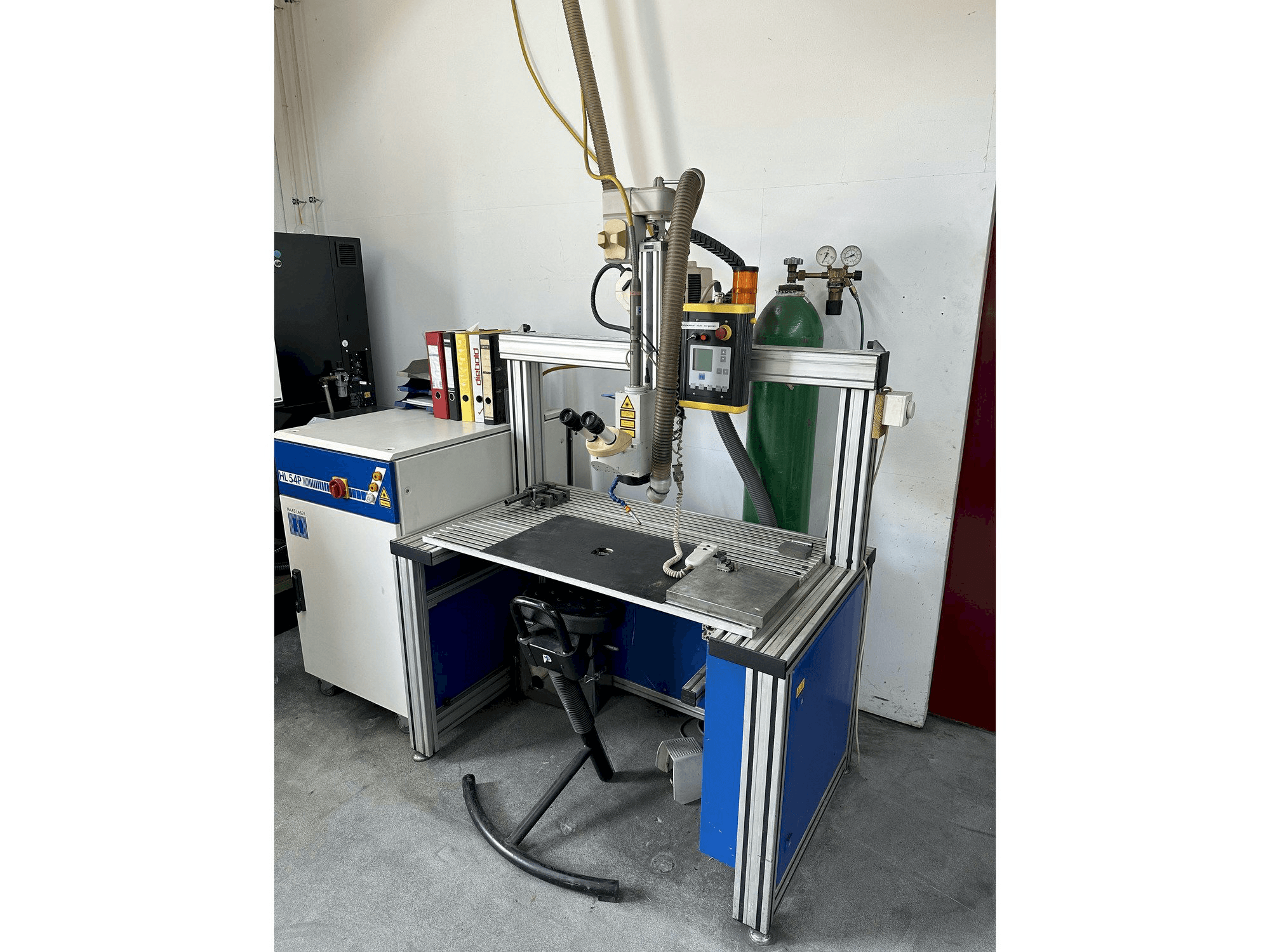 Čelní pohled na Haas-Laser HL 54P stroj