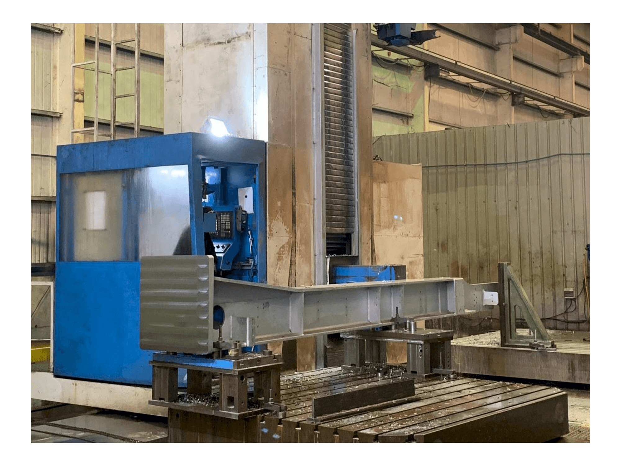 Čelní pohled na CME BM-9000 stroj