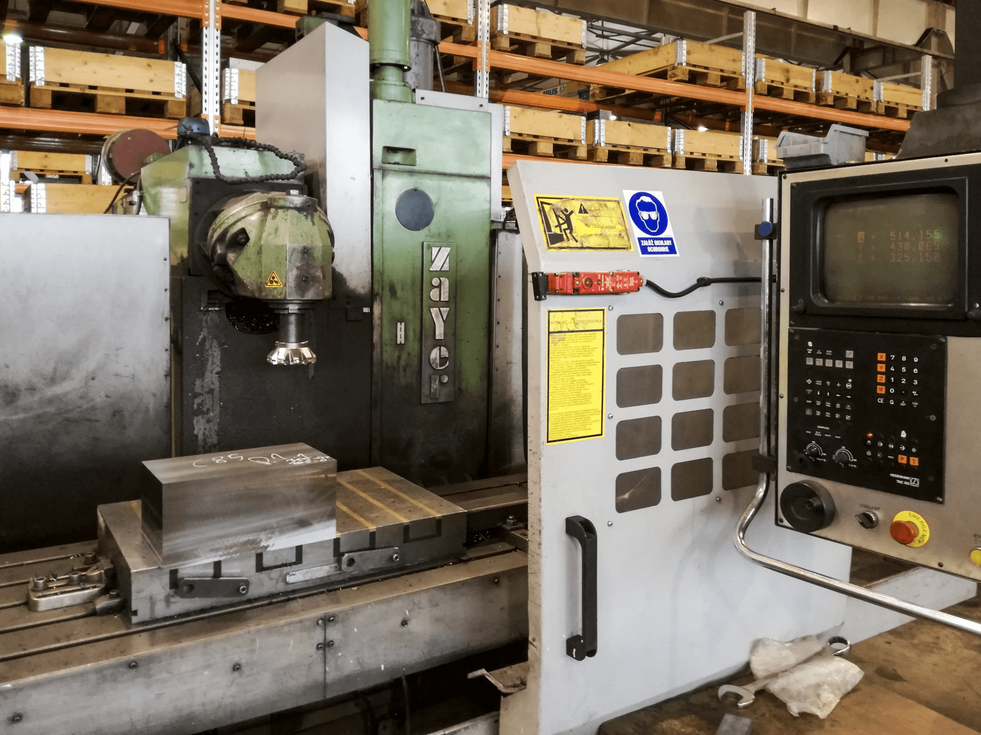 Levý pohled na Zayer BF3 stroj