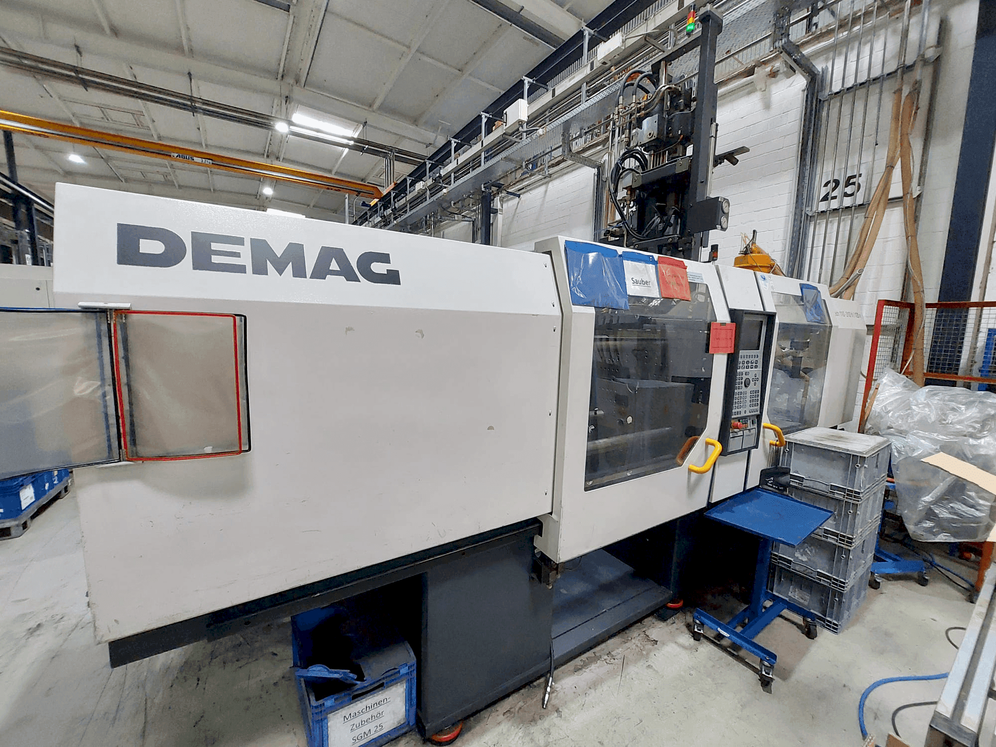 Čelní pohled na DEMAG Ergo-Tech 110-310H-120V stroj