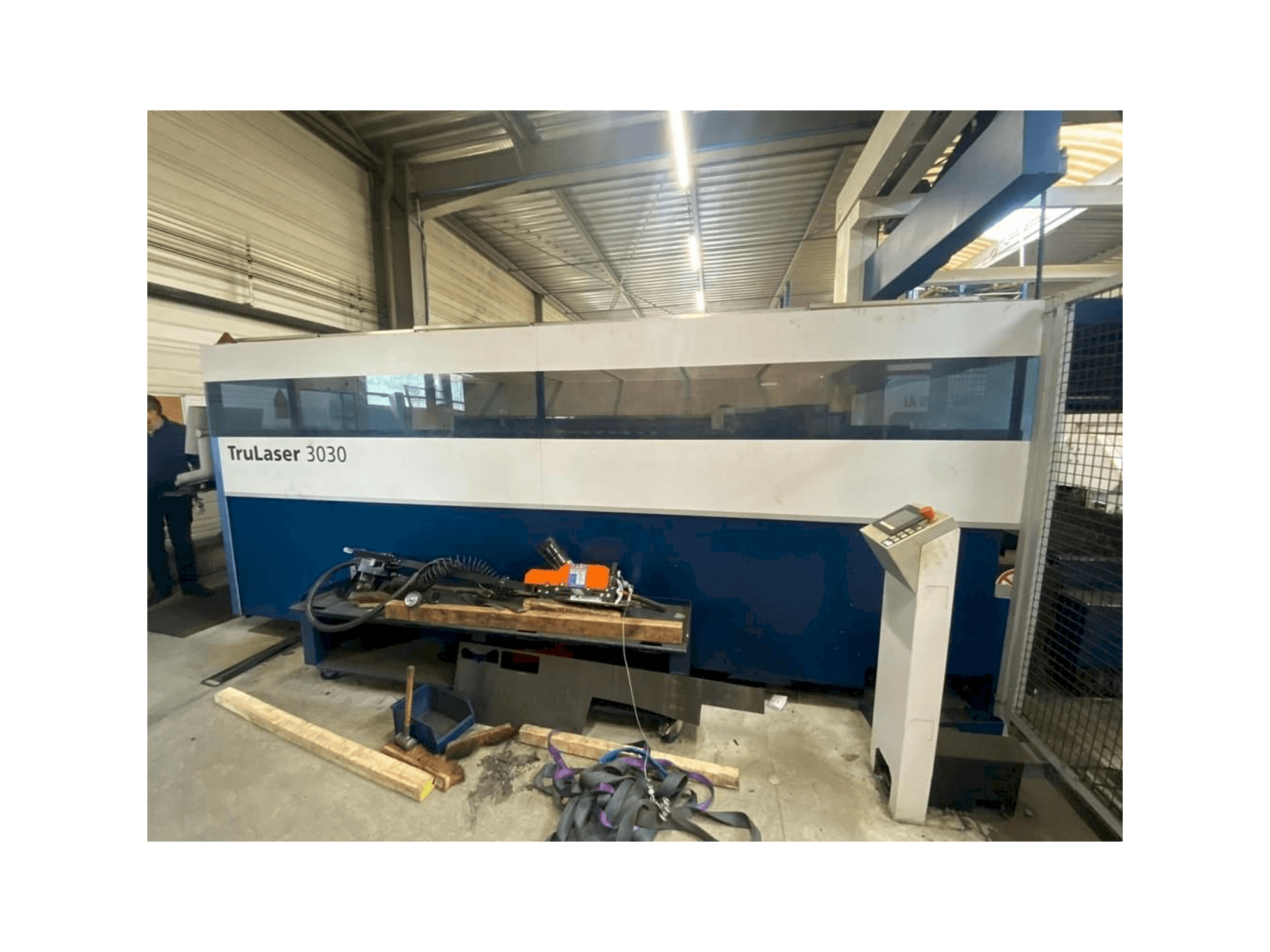 Čelní pohled na Trumpf Trulaser 3030 L20 stroj