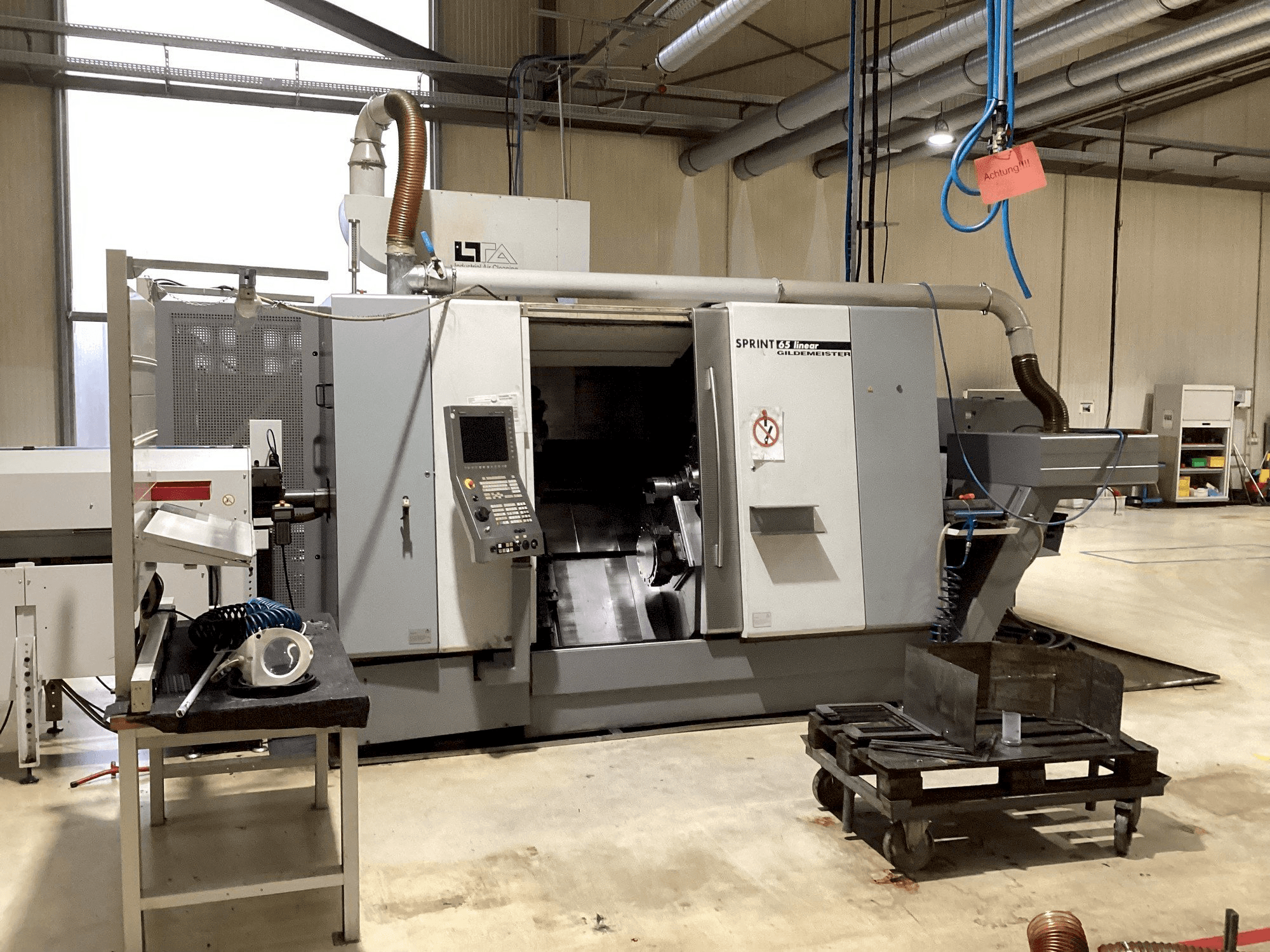 Čelní pohled na DMG GILDEMEISTER Sprint 65 Linear stroj