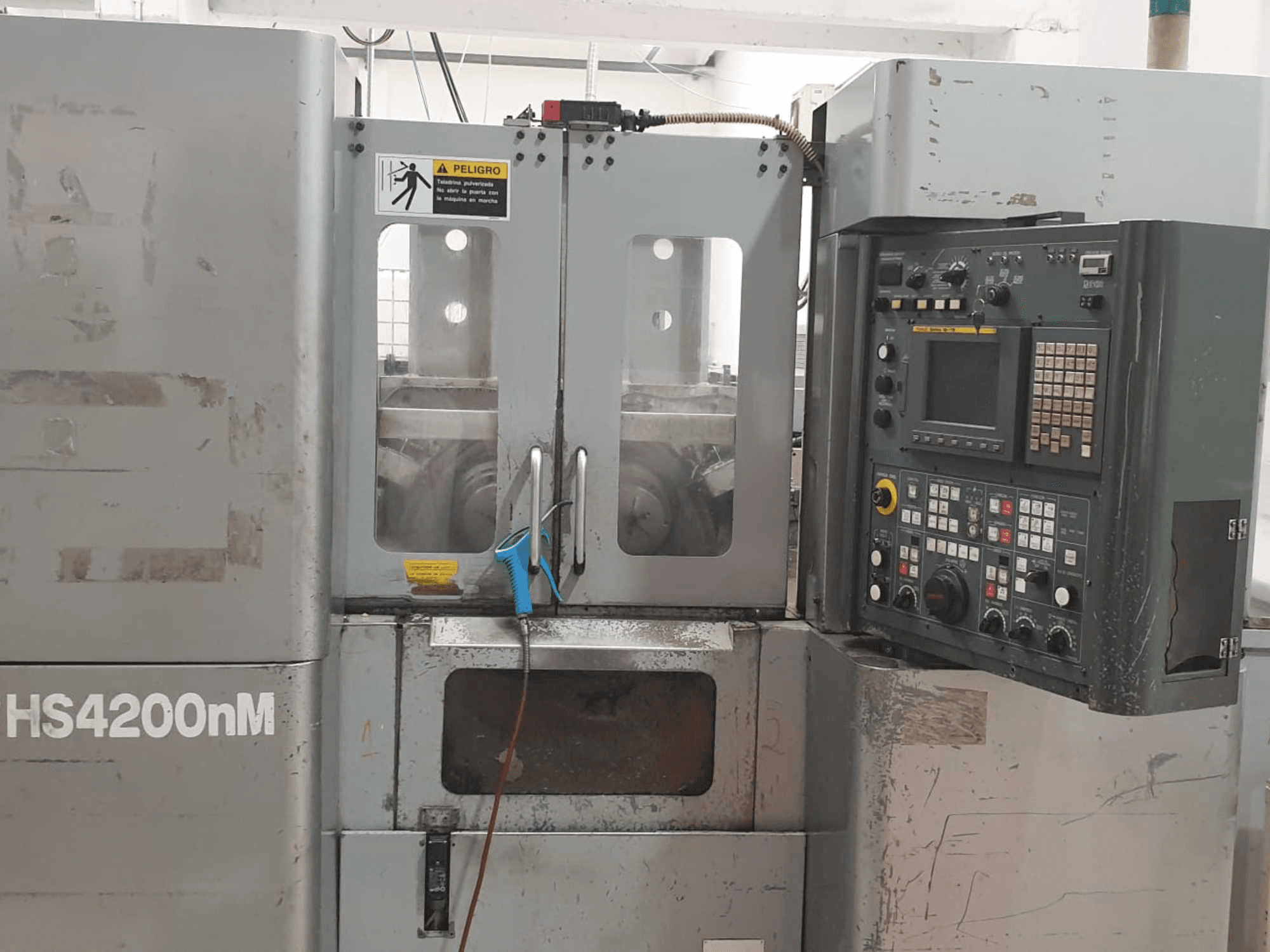 Čelní pohled na KITAKO HS4200NM stroj