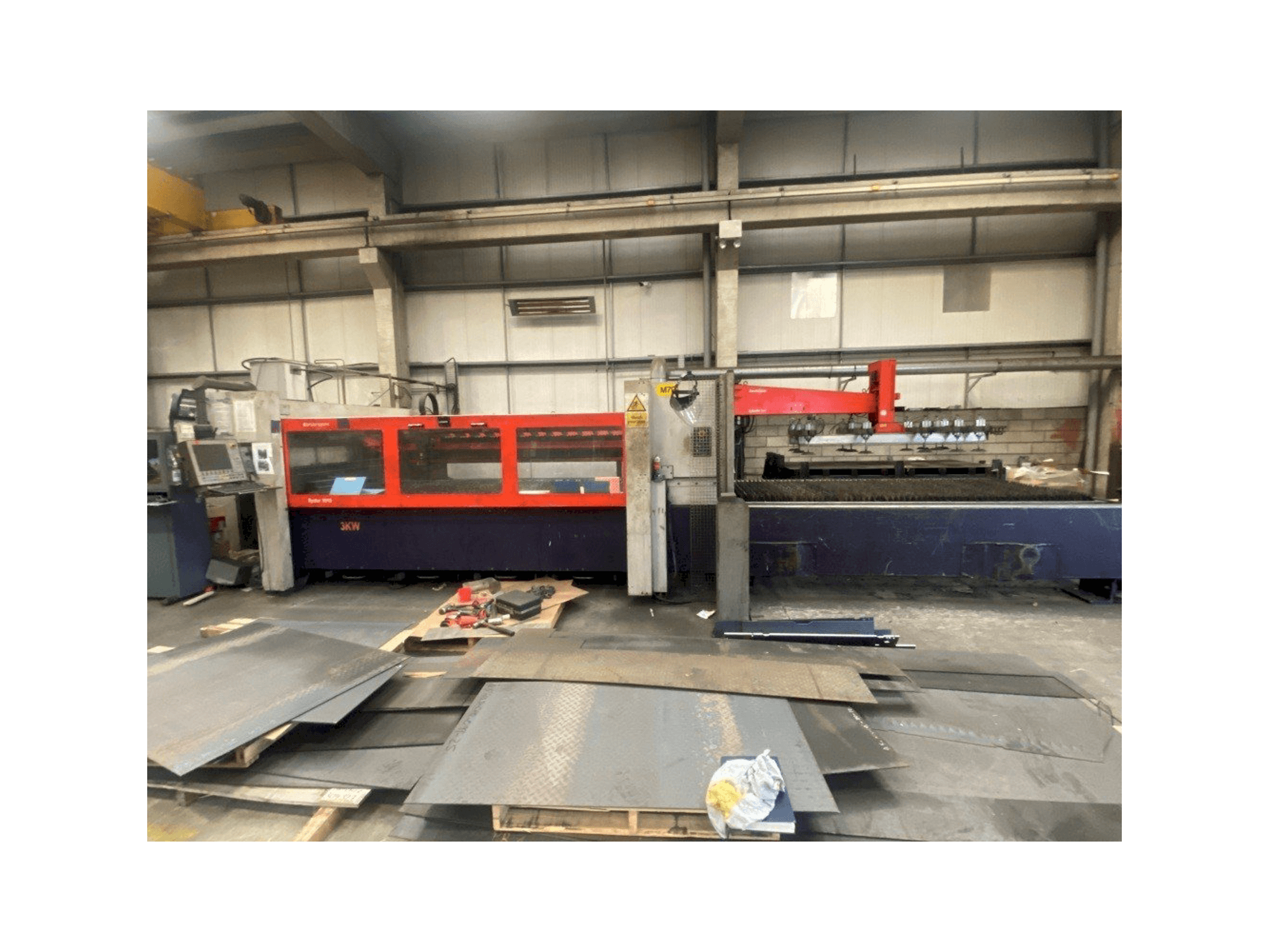 Čelní pohled na Bystronic Bystar 3015 stroj