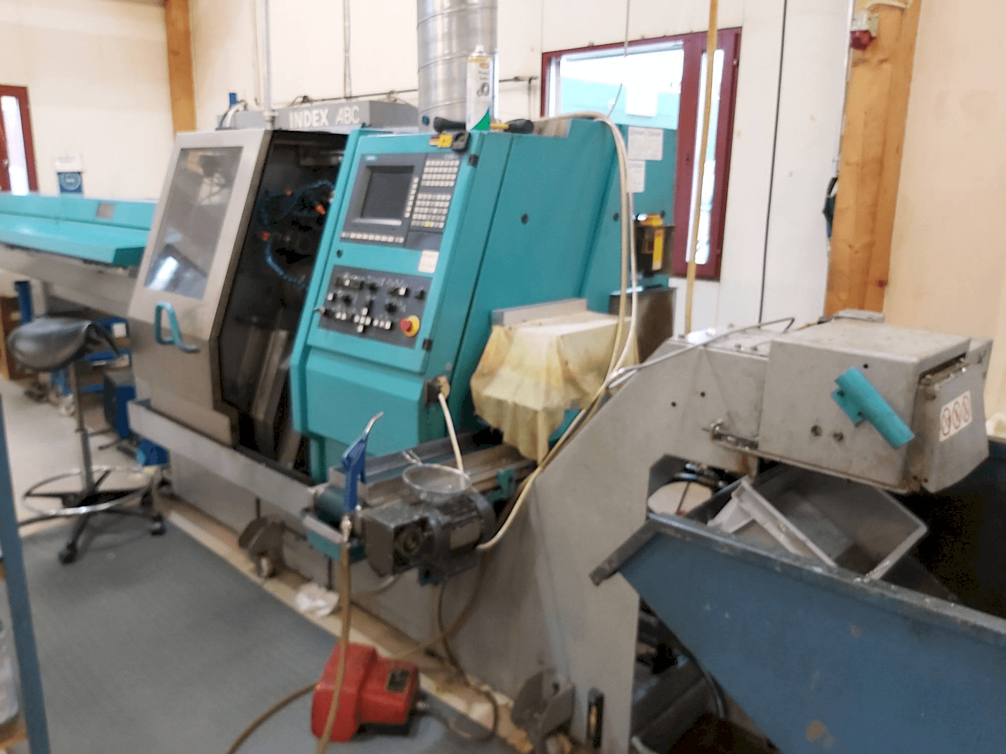 Čelní pohled na Index ABC stroj