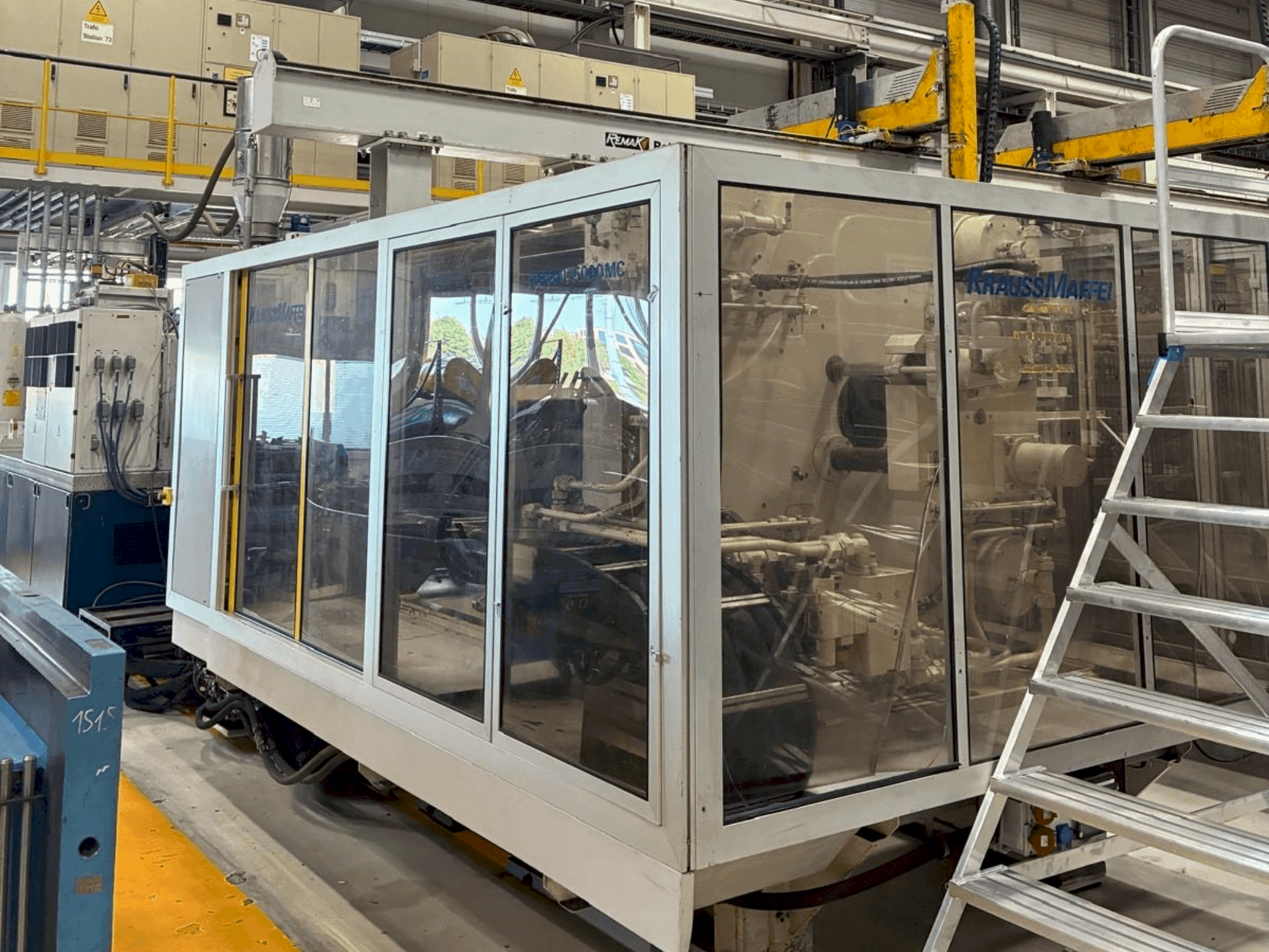 Čelní pohled na Krauss Maffei 800-5000MC4 stroj