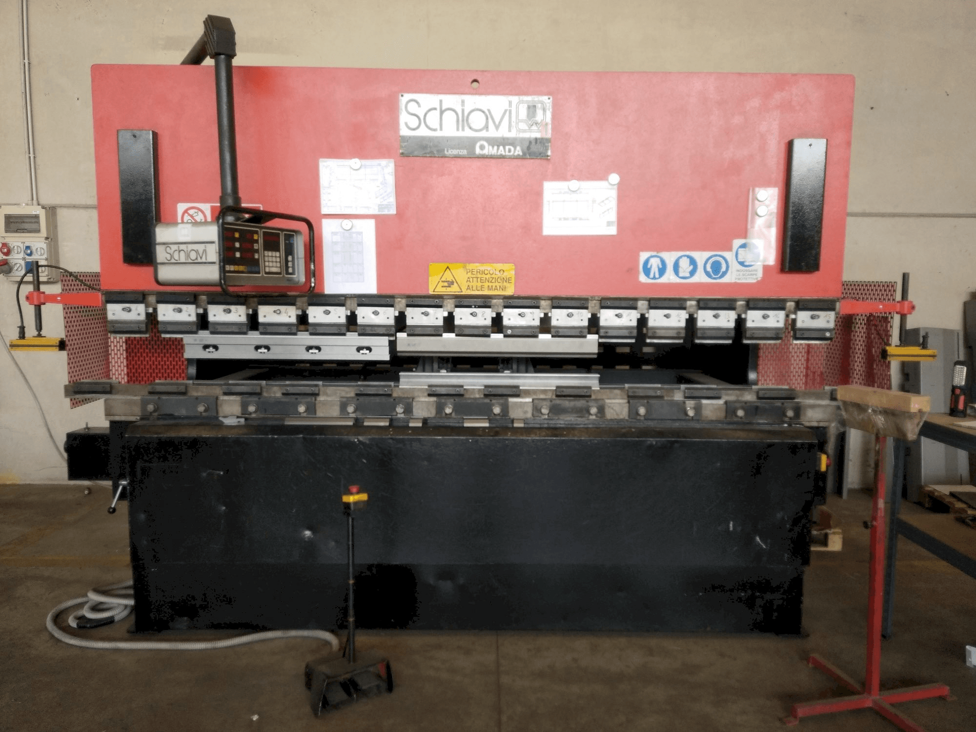 Čelní pohled na Schiavi ITS 103 stroj