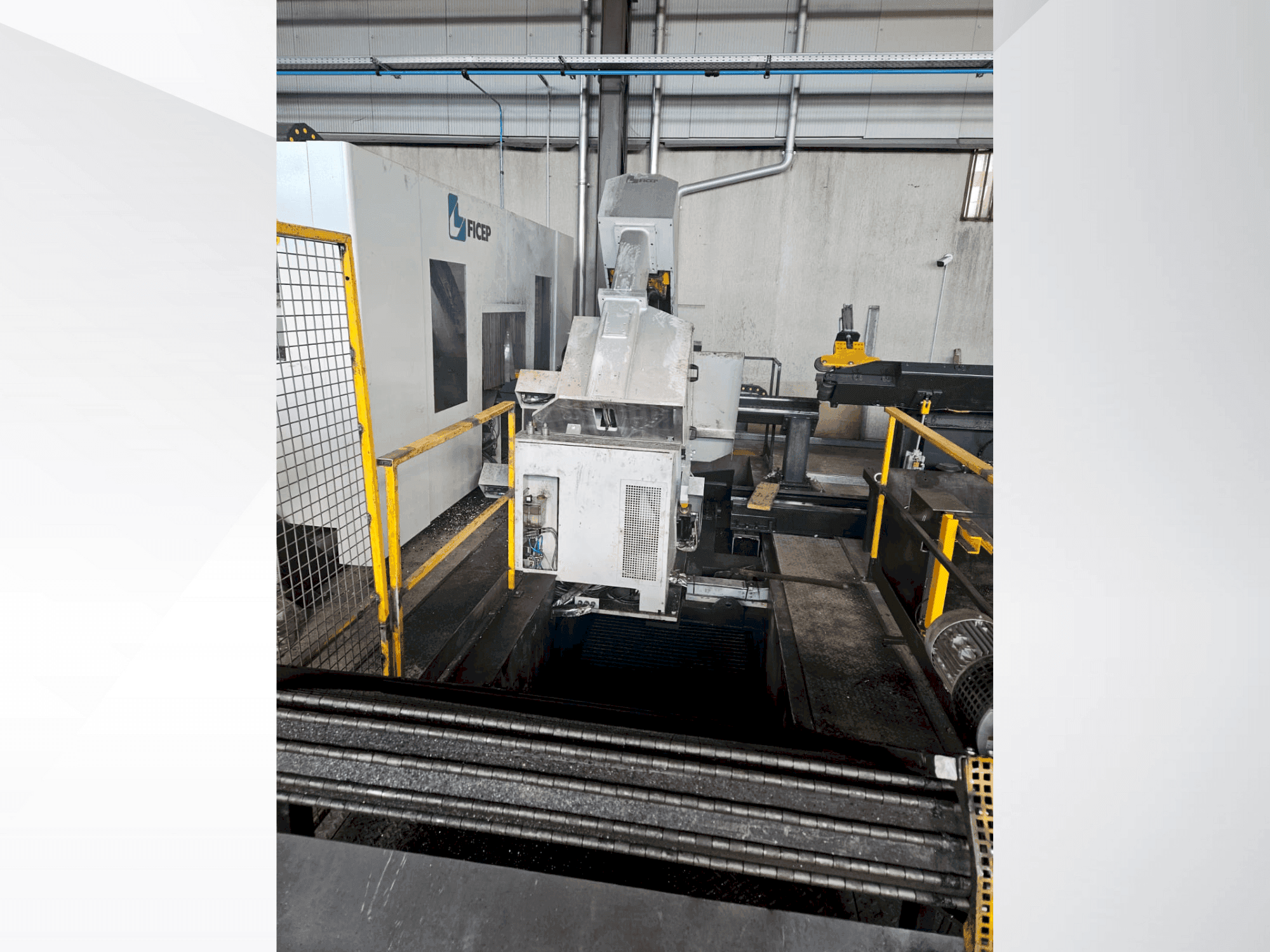 Čelní pohled na FICEP D50F stroj