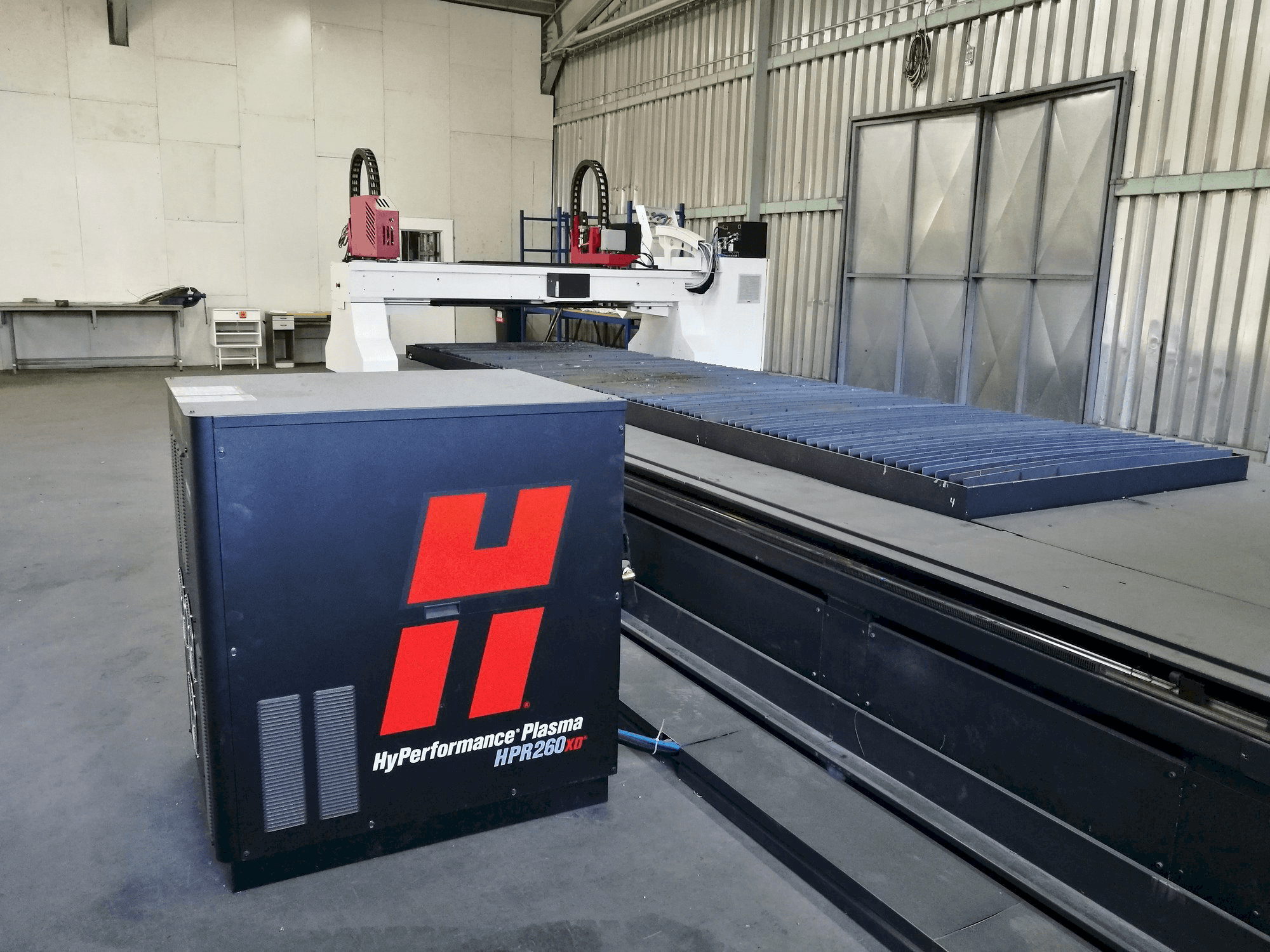 Čelní pohled na Baykal BPL-H 1506 stroj