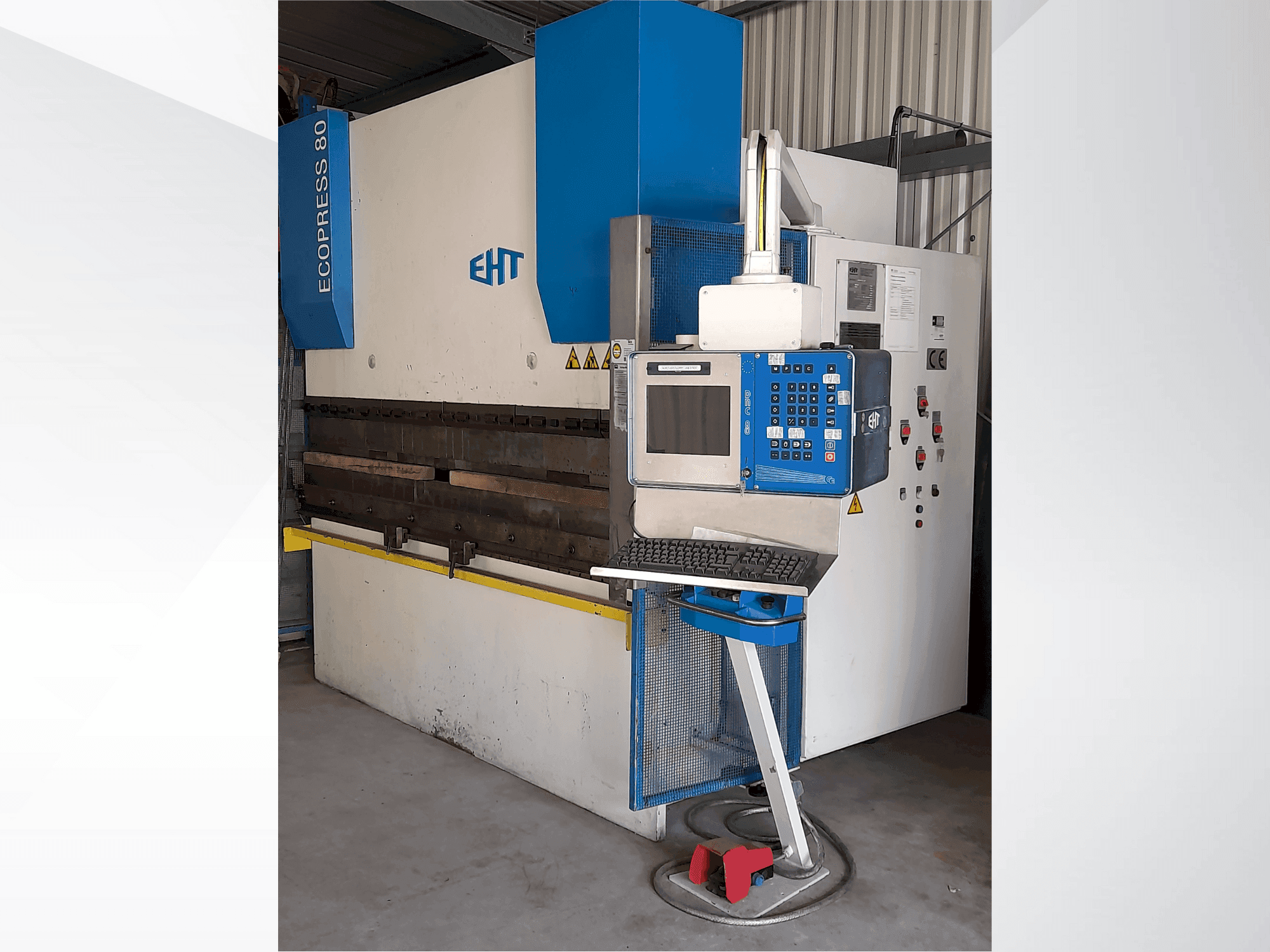 Čelní pohled na EHT Ecopress 80 stroj