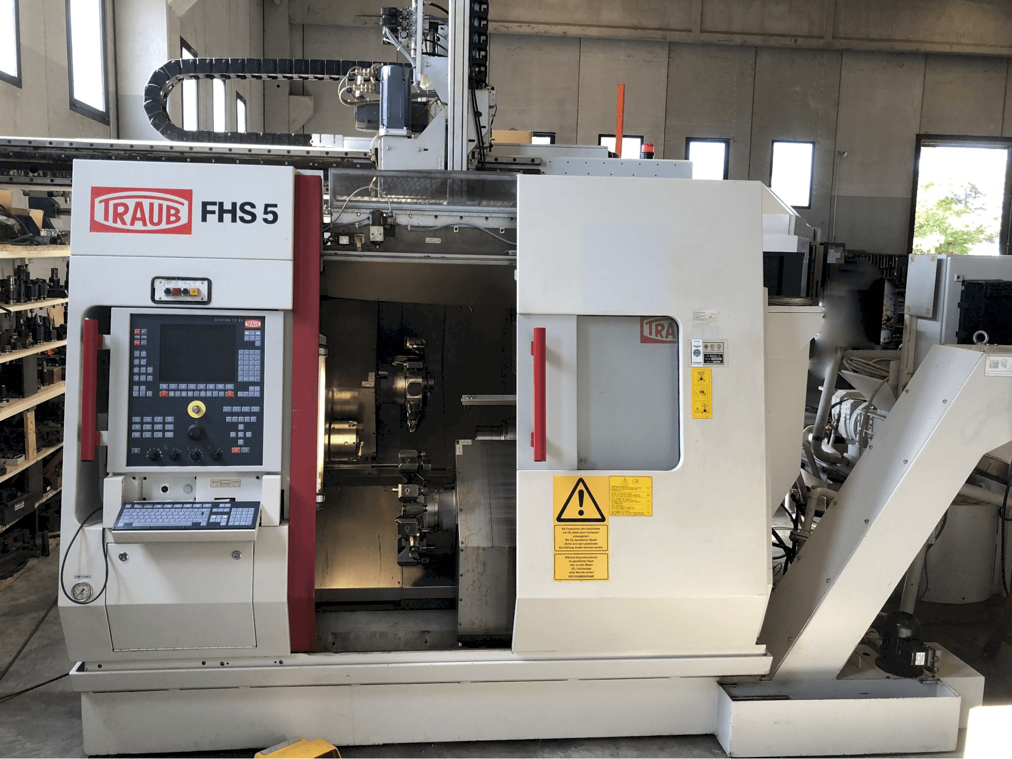 Čelní pohled na TRAUB TNC 42 stroj