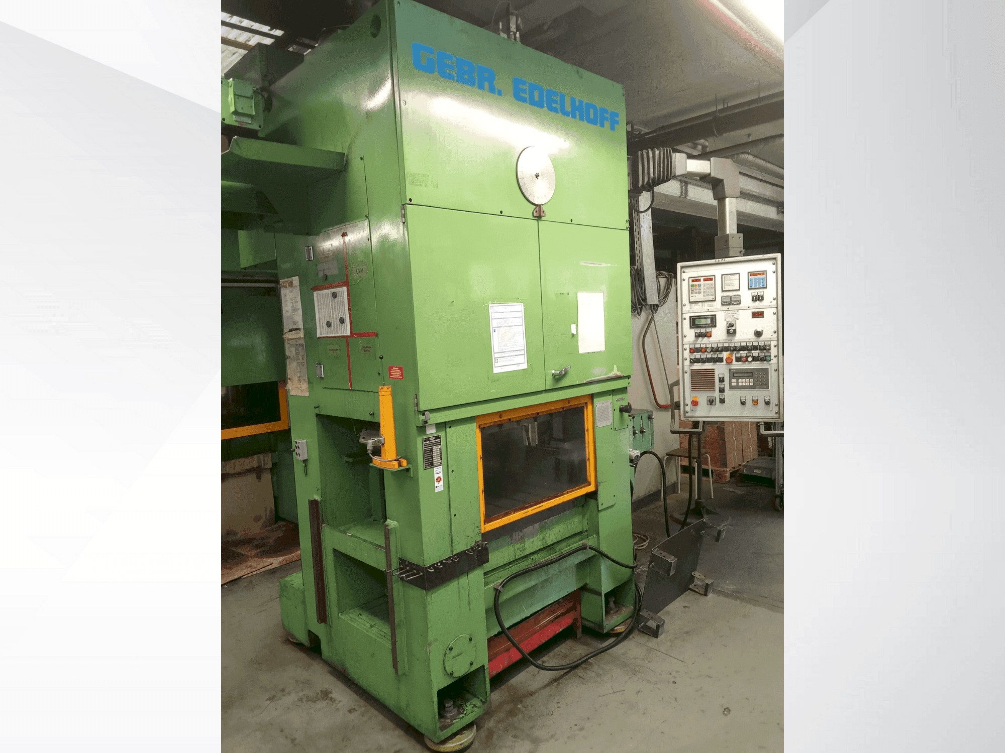 Čelní pohled na EDELHOFF DARR 1/80 stroj