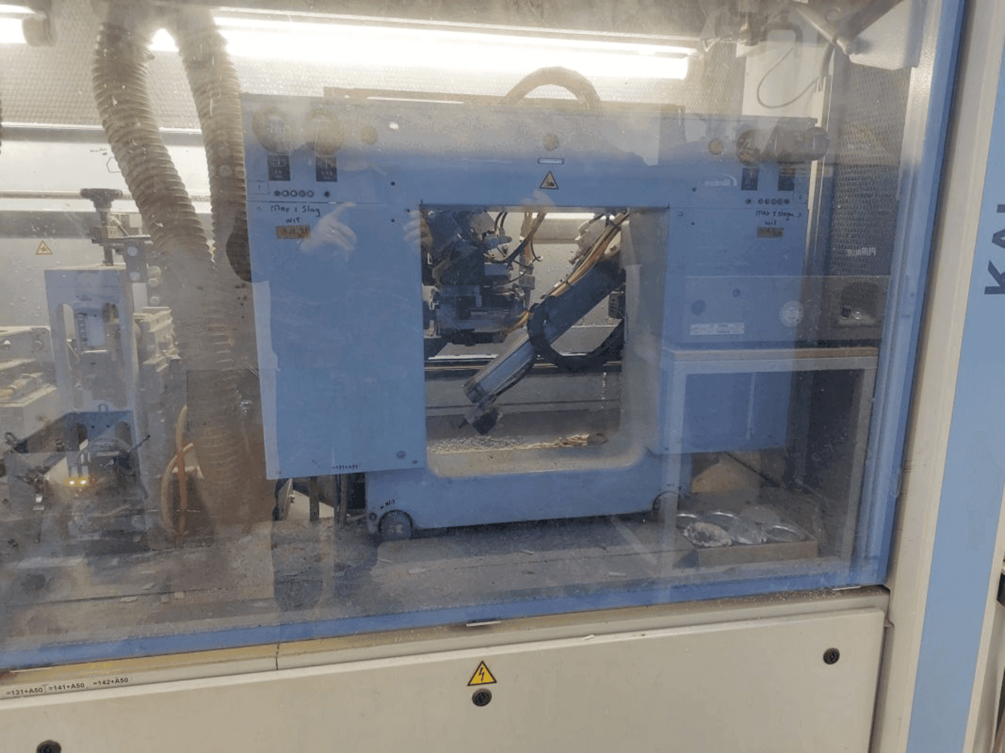 Čelní pohled na HOMAG KAL 330/9/A6/L stroj