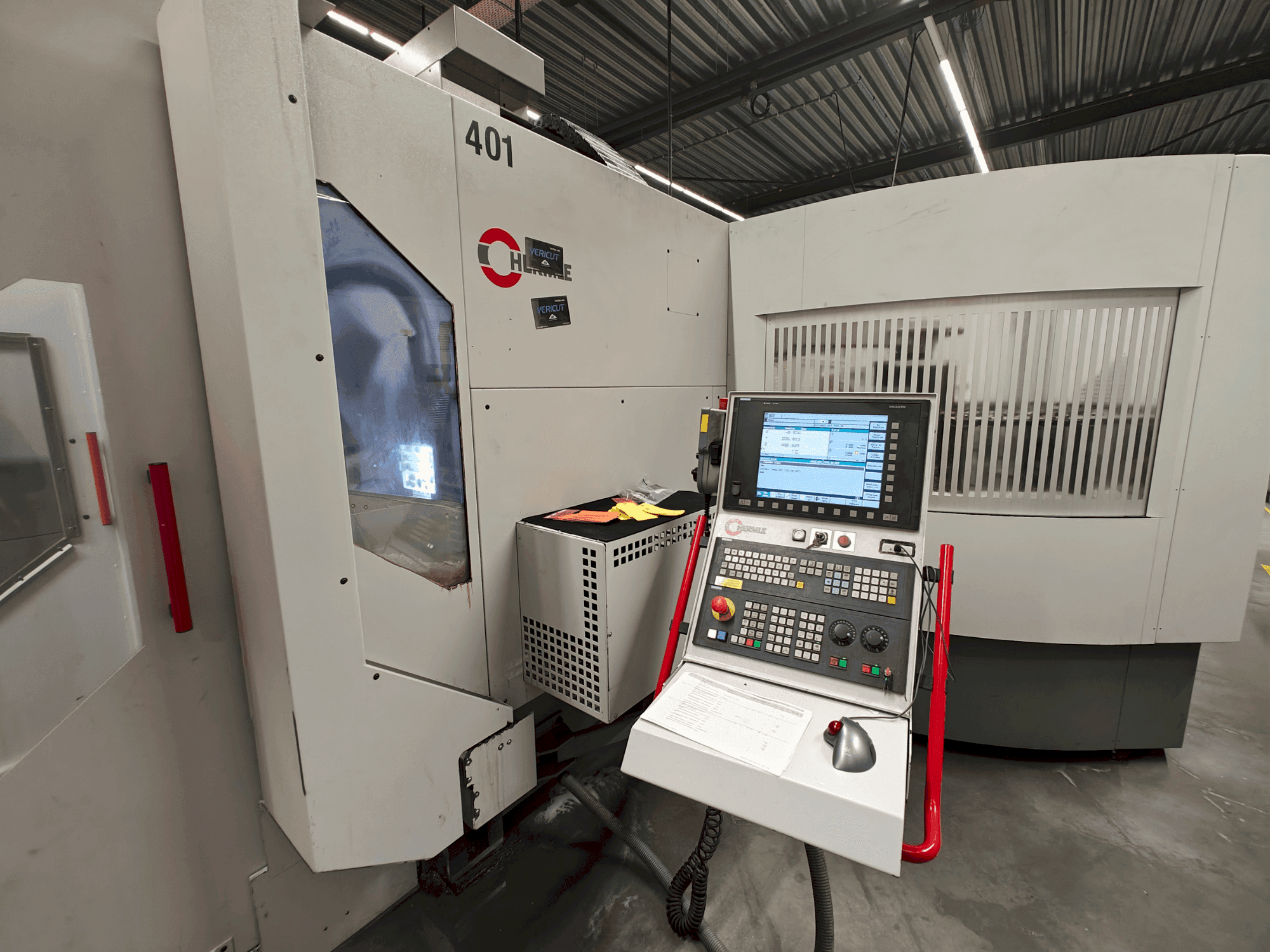 Čelní pohled na HERMLE C 40 U stroj