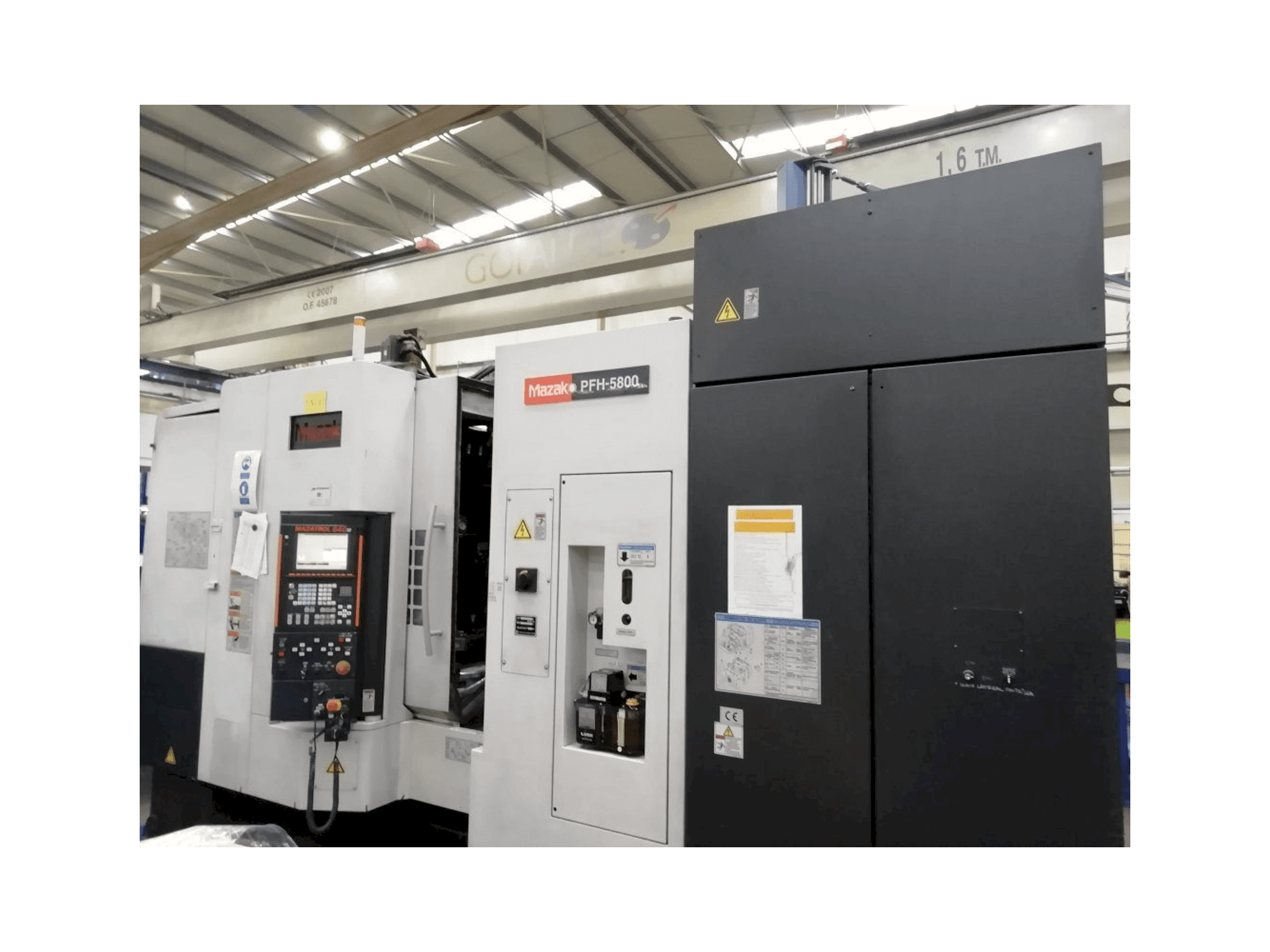 Čelní pohled na Mazak PFH 5800 stroj
